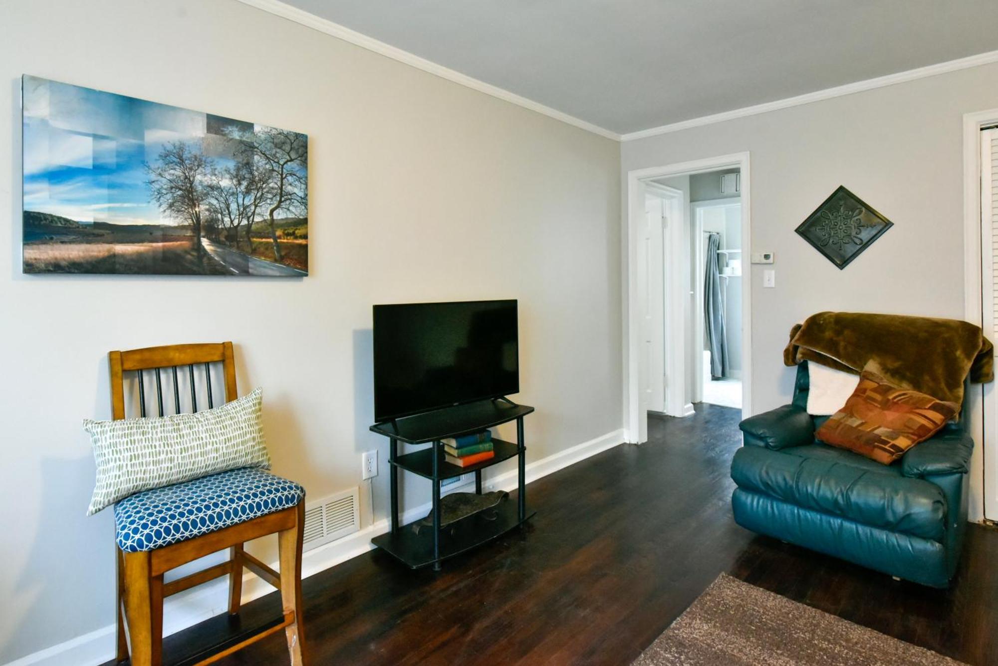 Leavenworth 1 Apartment *