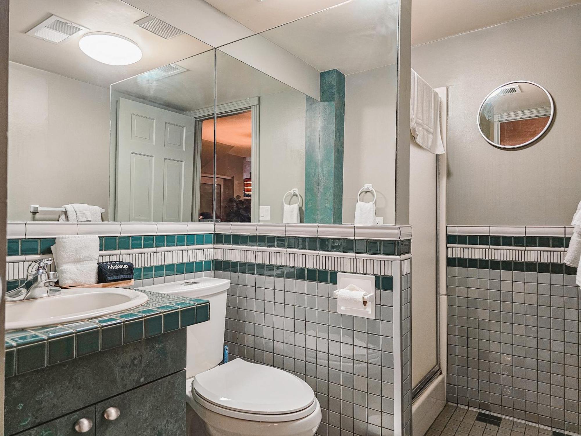 Skyline Indoor Pool Hot Tub Holiday home Omaha