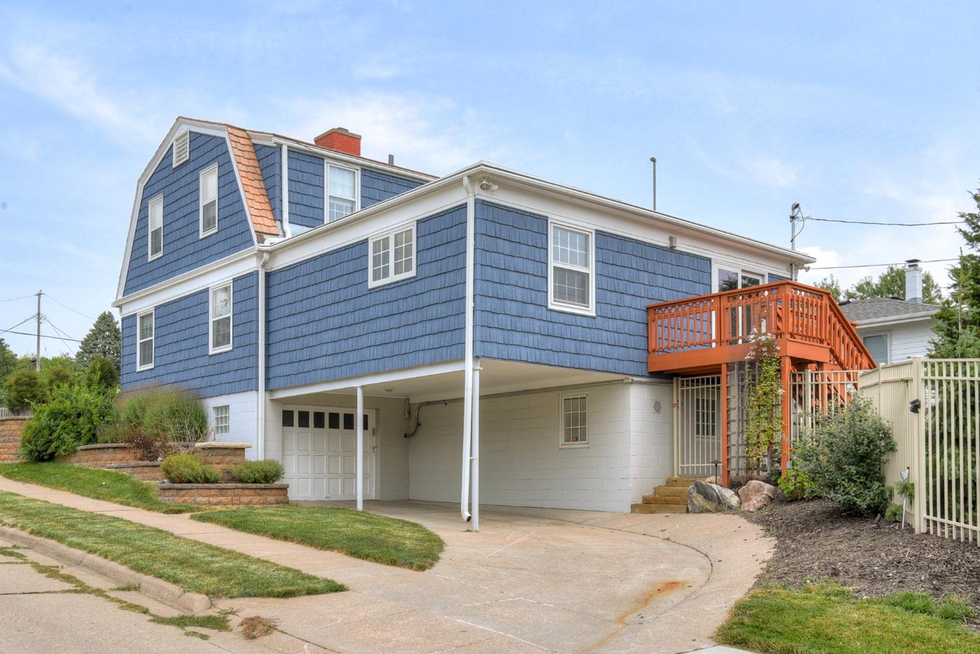 Luxury Oasis Heated Pool, Hot Tub, Bbq Holiday home Omaha