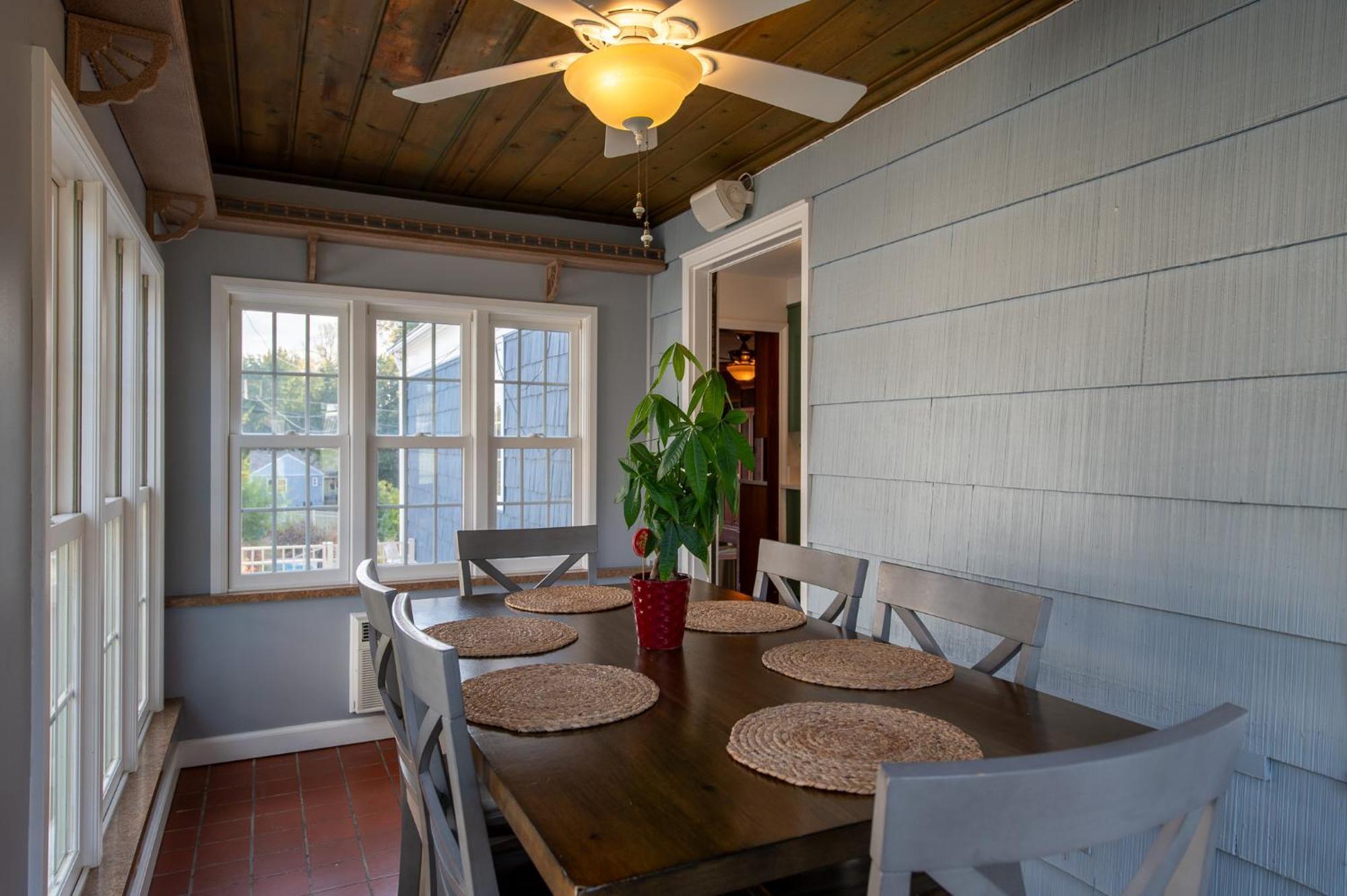 Luxury Oasis Heated Pool, Hot Tub, Bbq