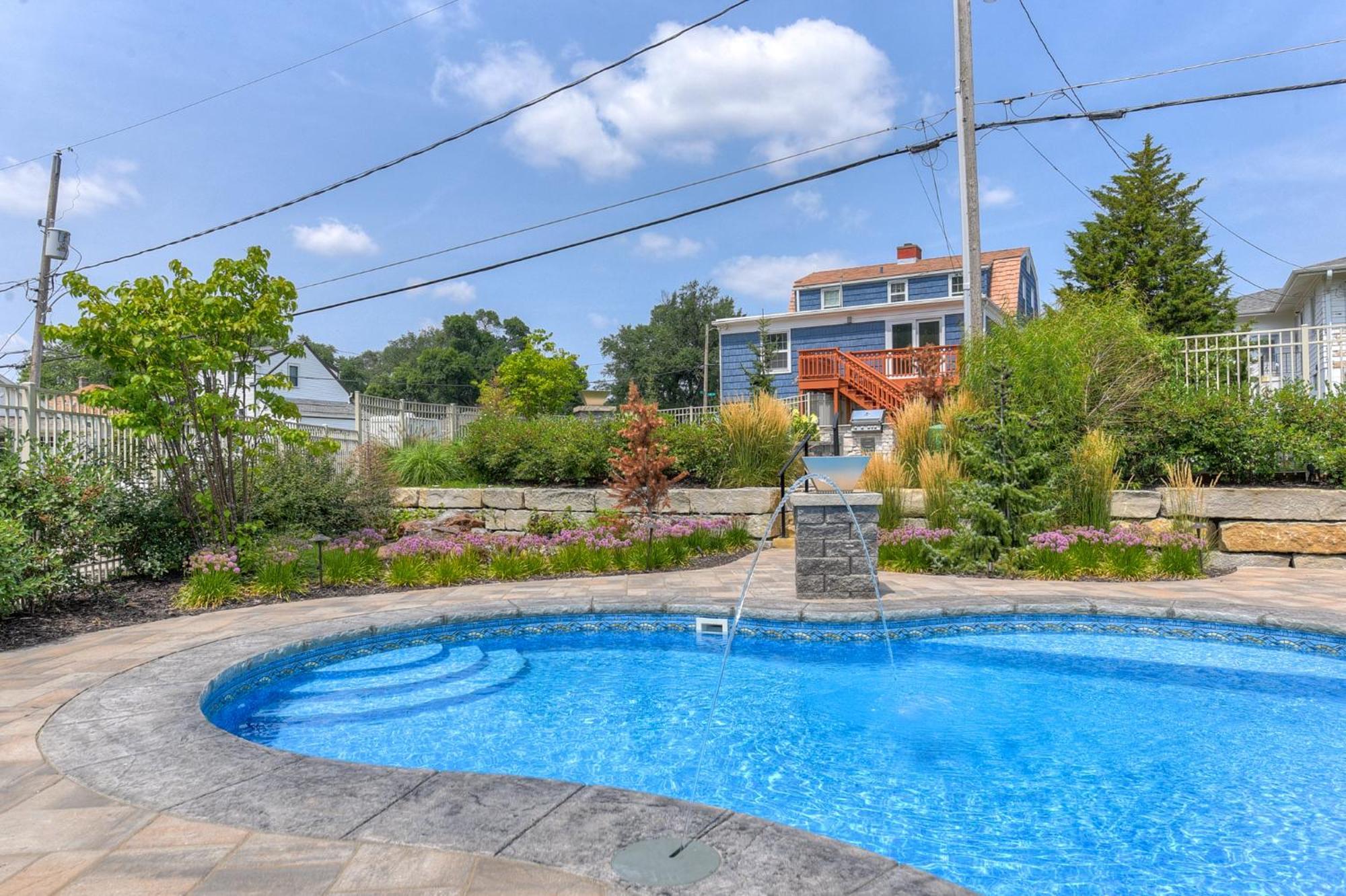 Luxury Oasis Heated Pool, Hot Tub, Bbq