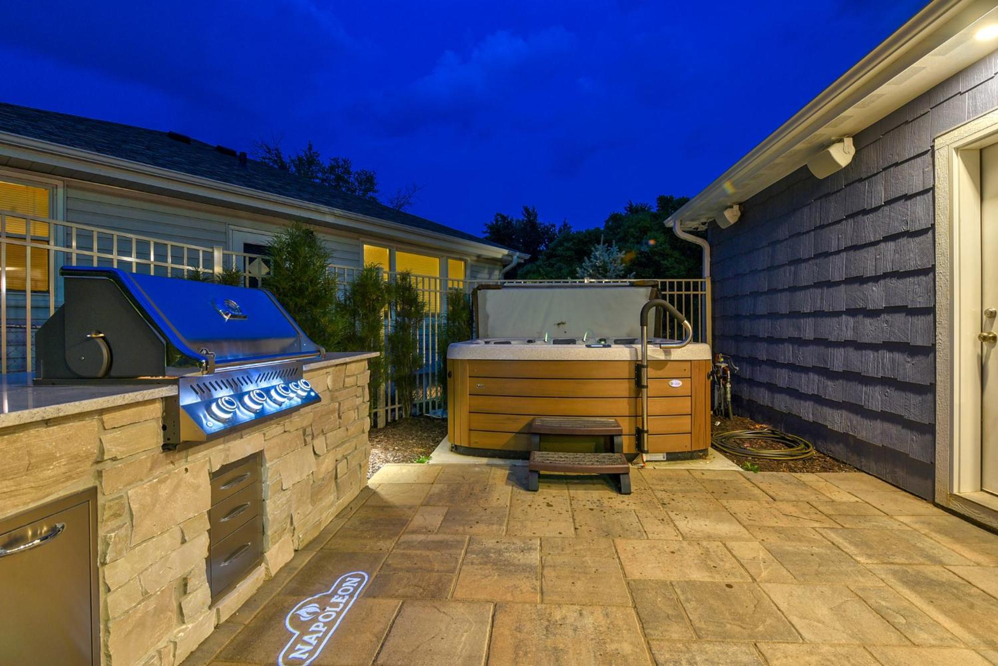 Holiday home Luxury Oasis Heated Pool, Hot Tub, Bbq