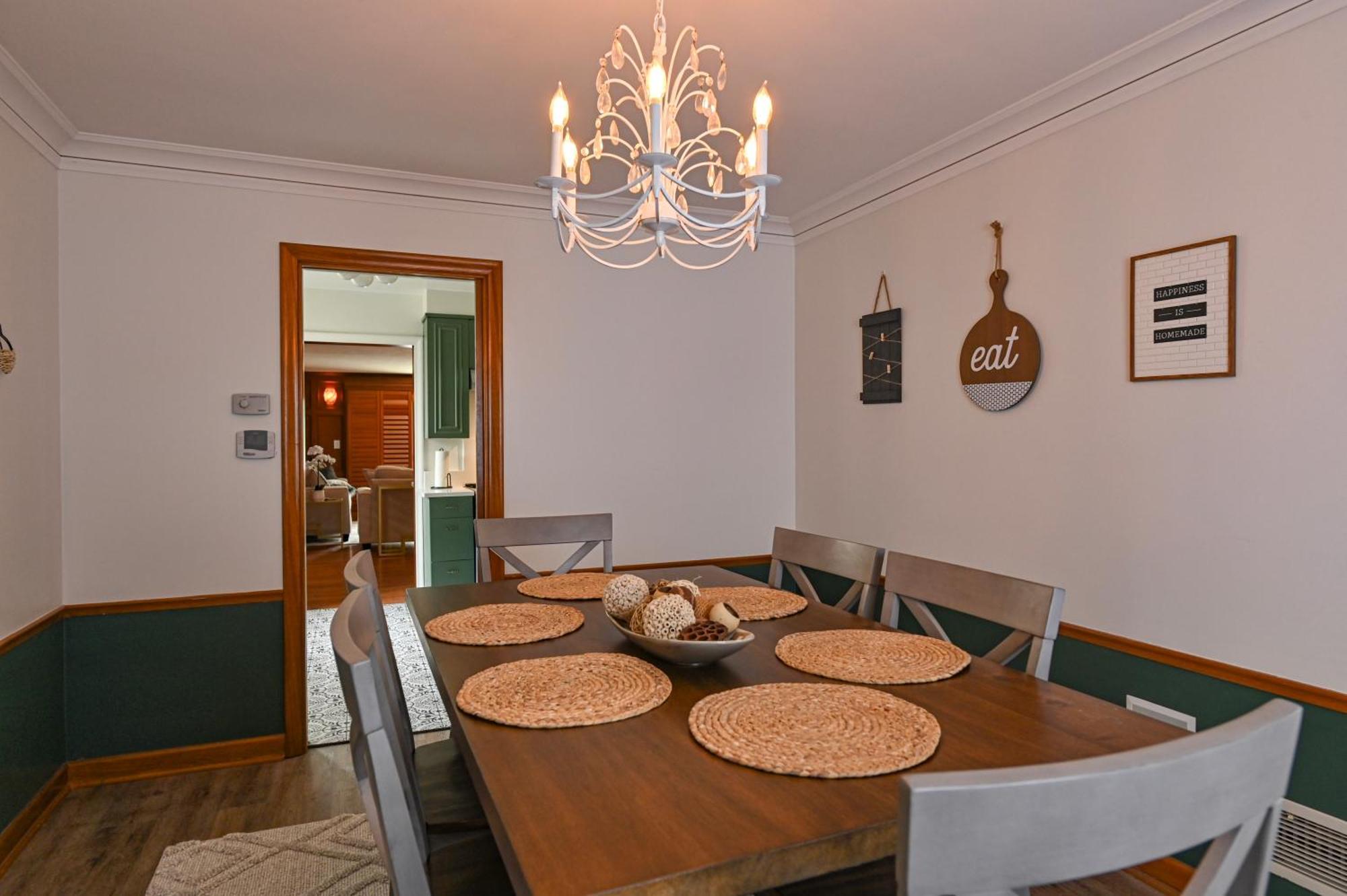 Luxury Oasis Heated Pool, Hot Tub, Bbq *