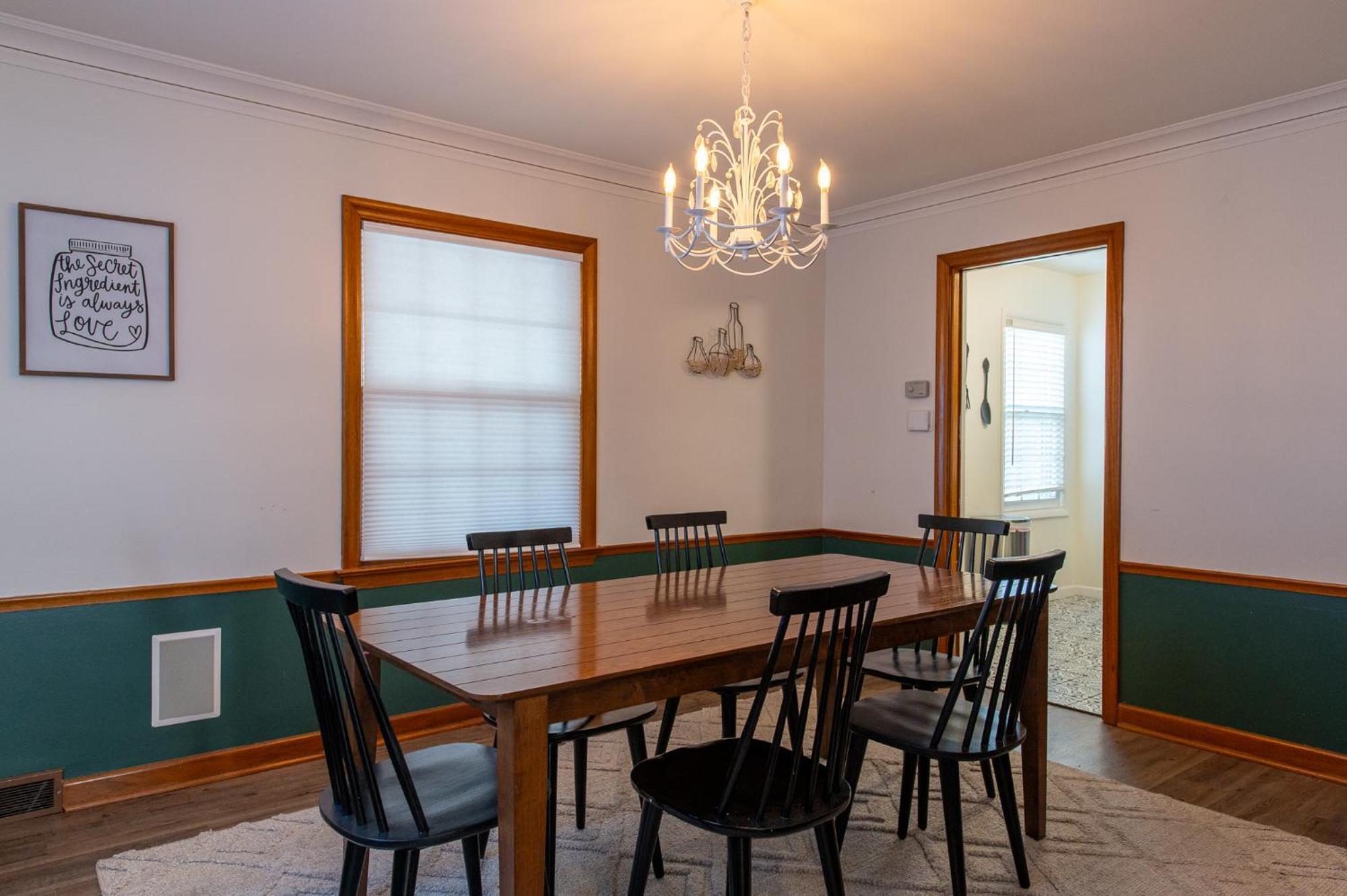 Luxury Oasis Heated Pool, Hot Tub, Bbq