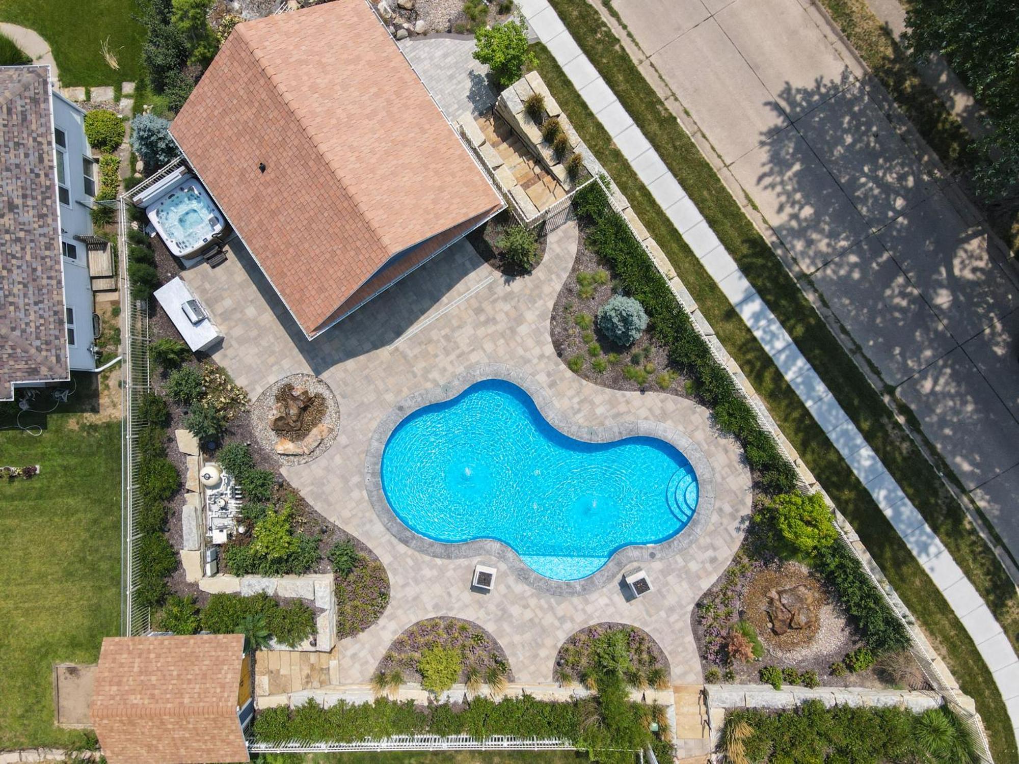 Luxury Oasis Heated Pool, Hot Tub, Bbq * Omaha