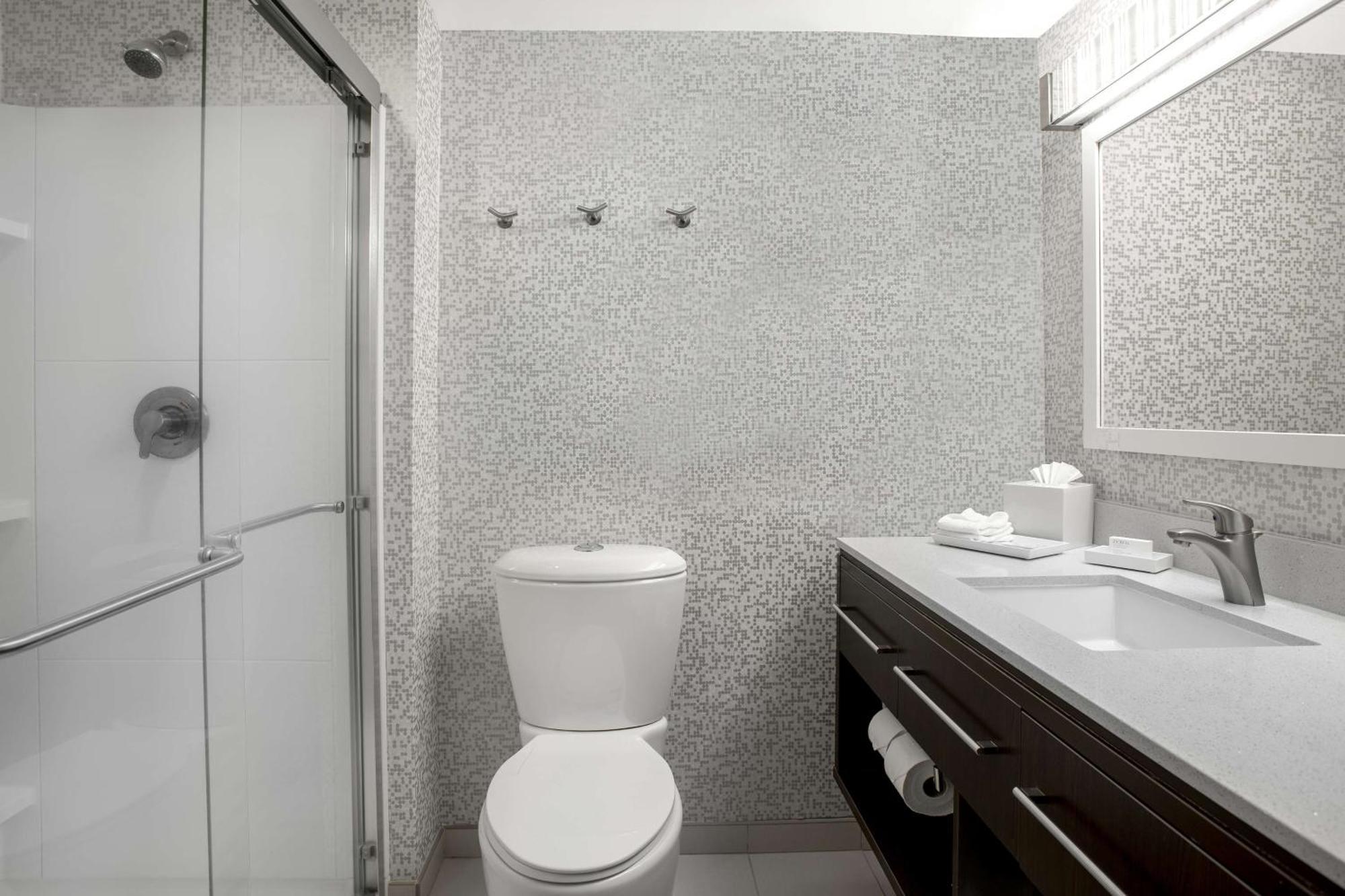 Hotel Home2 By Hilton West