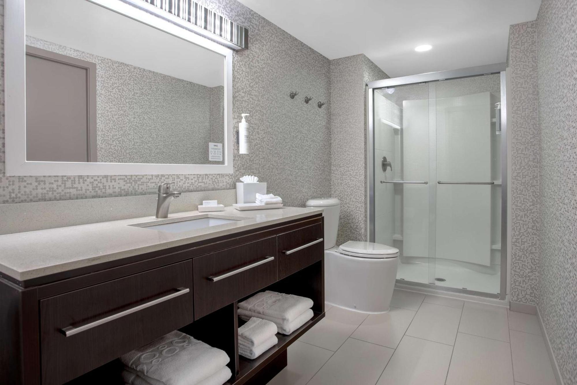 Hotel Home2 By Hilton West Omaha