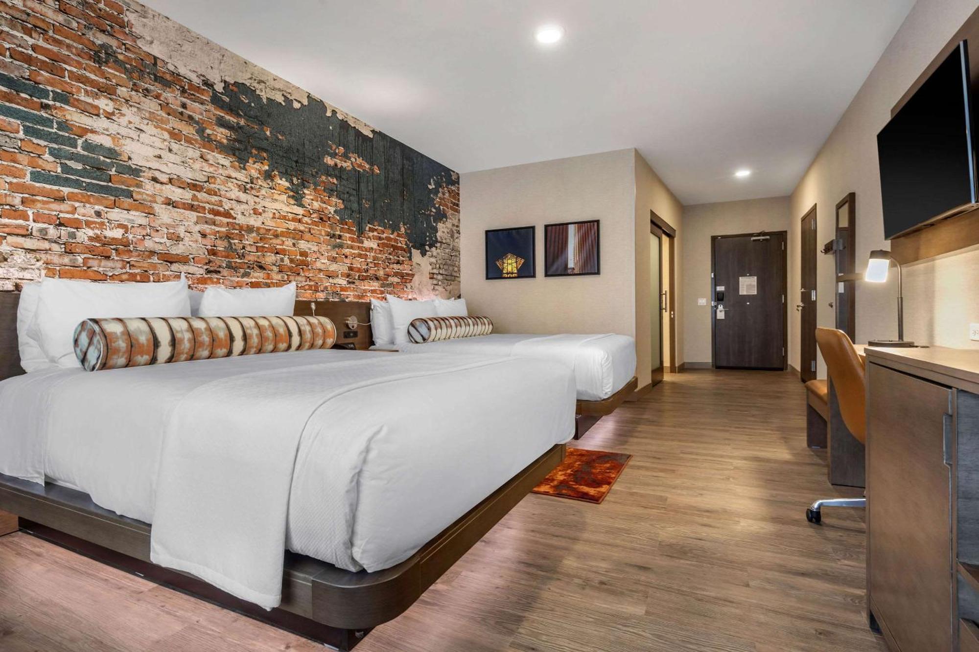 Cambria Downtown Hotel 3*