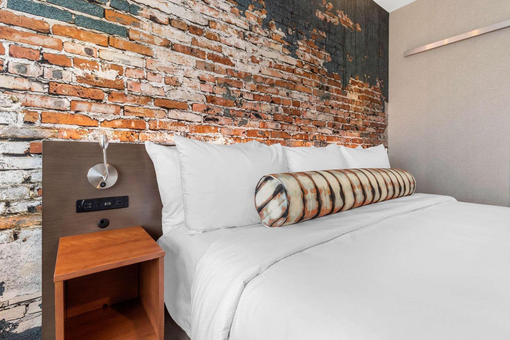 Hotel Cambria Downtown