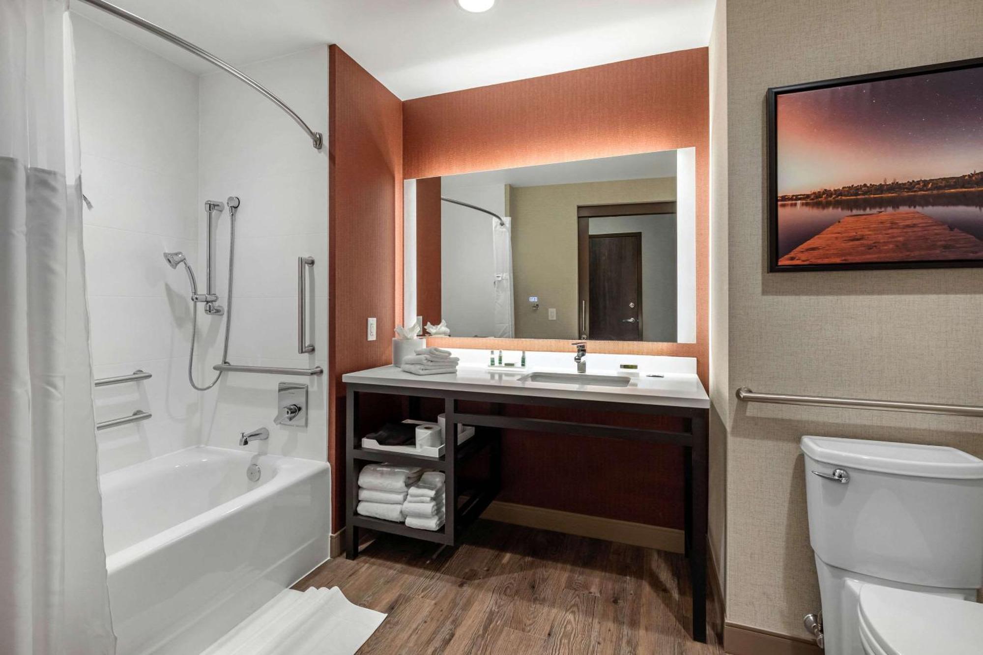 Cambria Downtown Hotel 3*