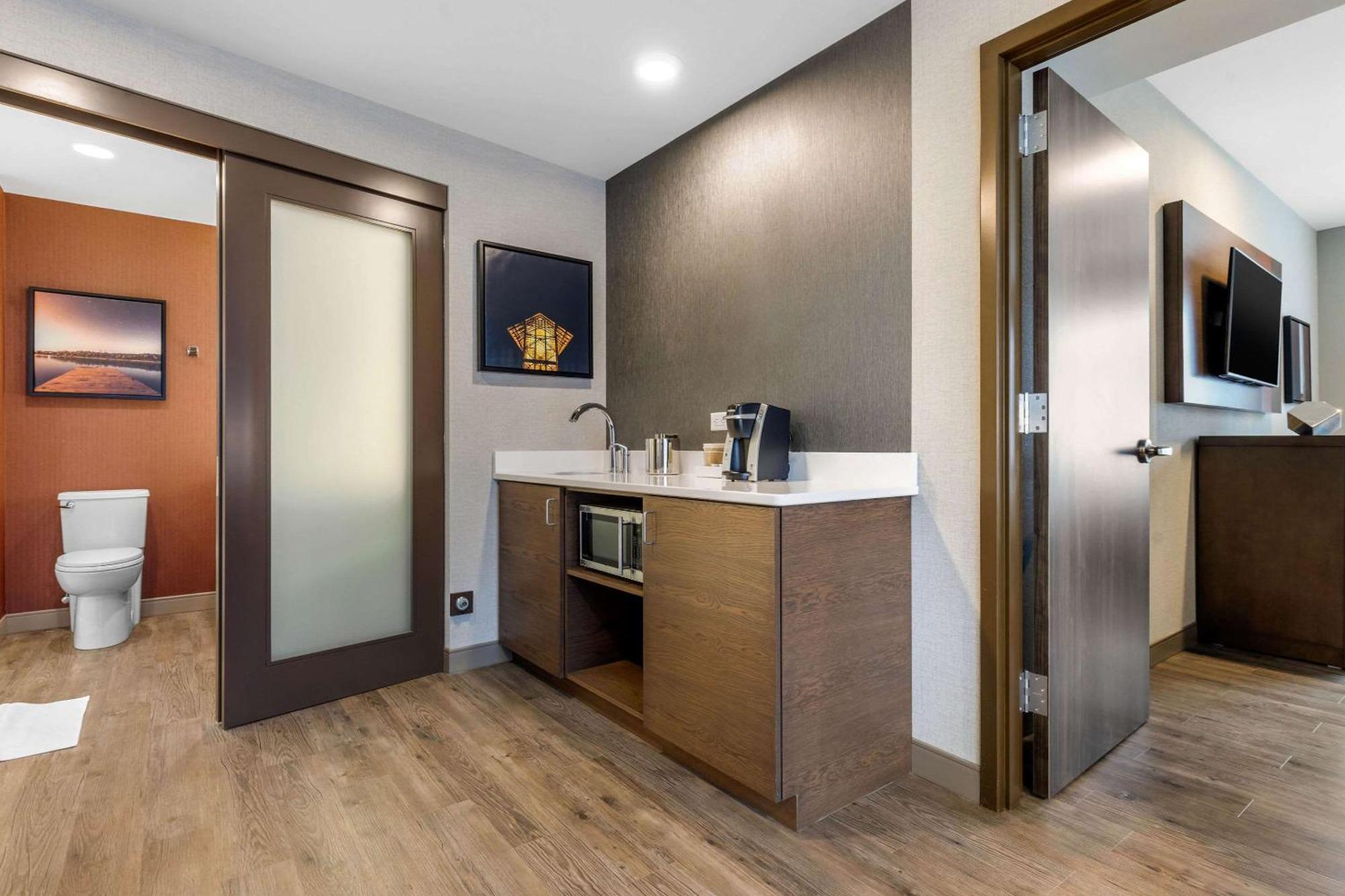 Cambria Downtown 3*