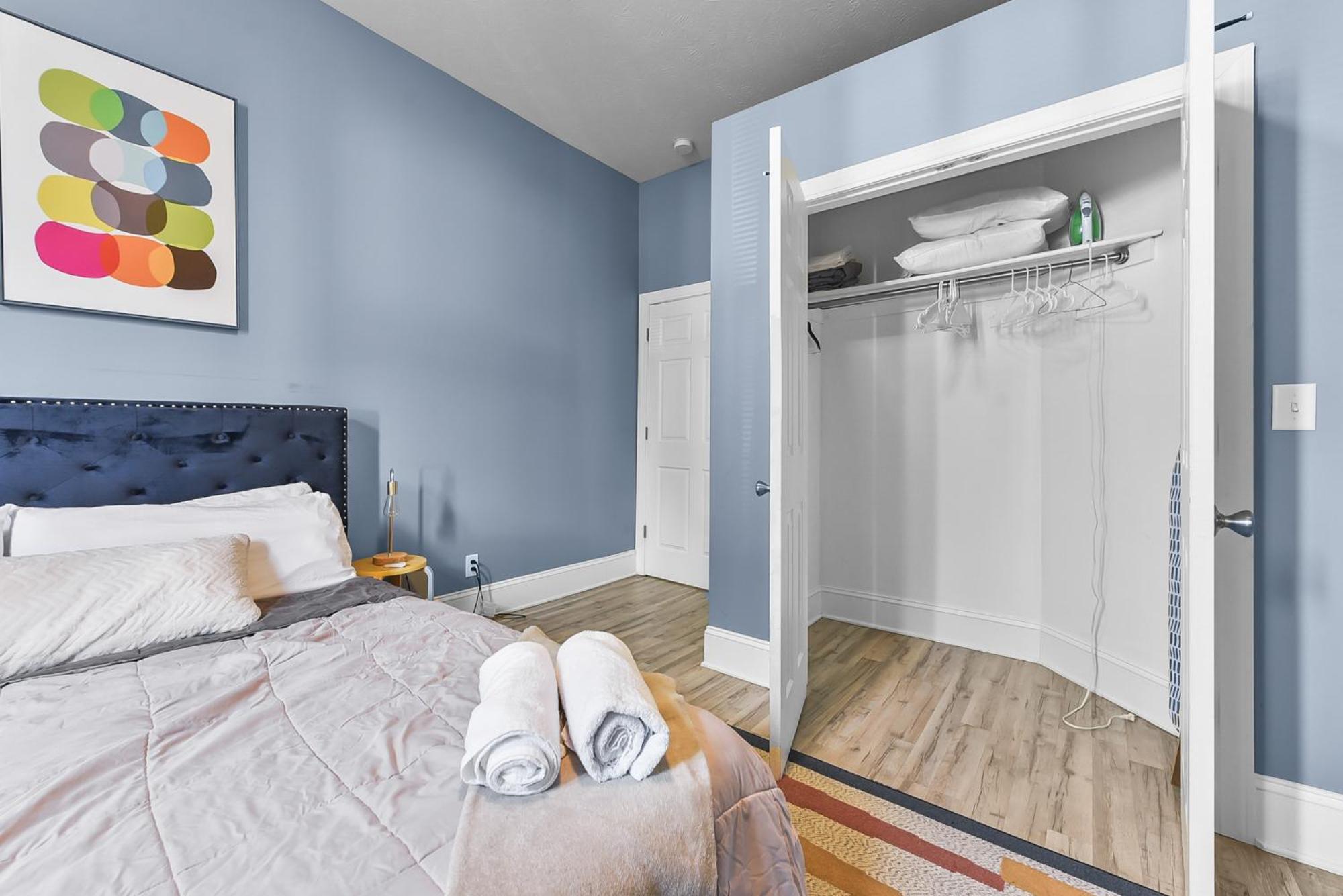 Modern Midtown 1b King Bed And Smart Tvs * Omaha