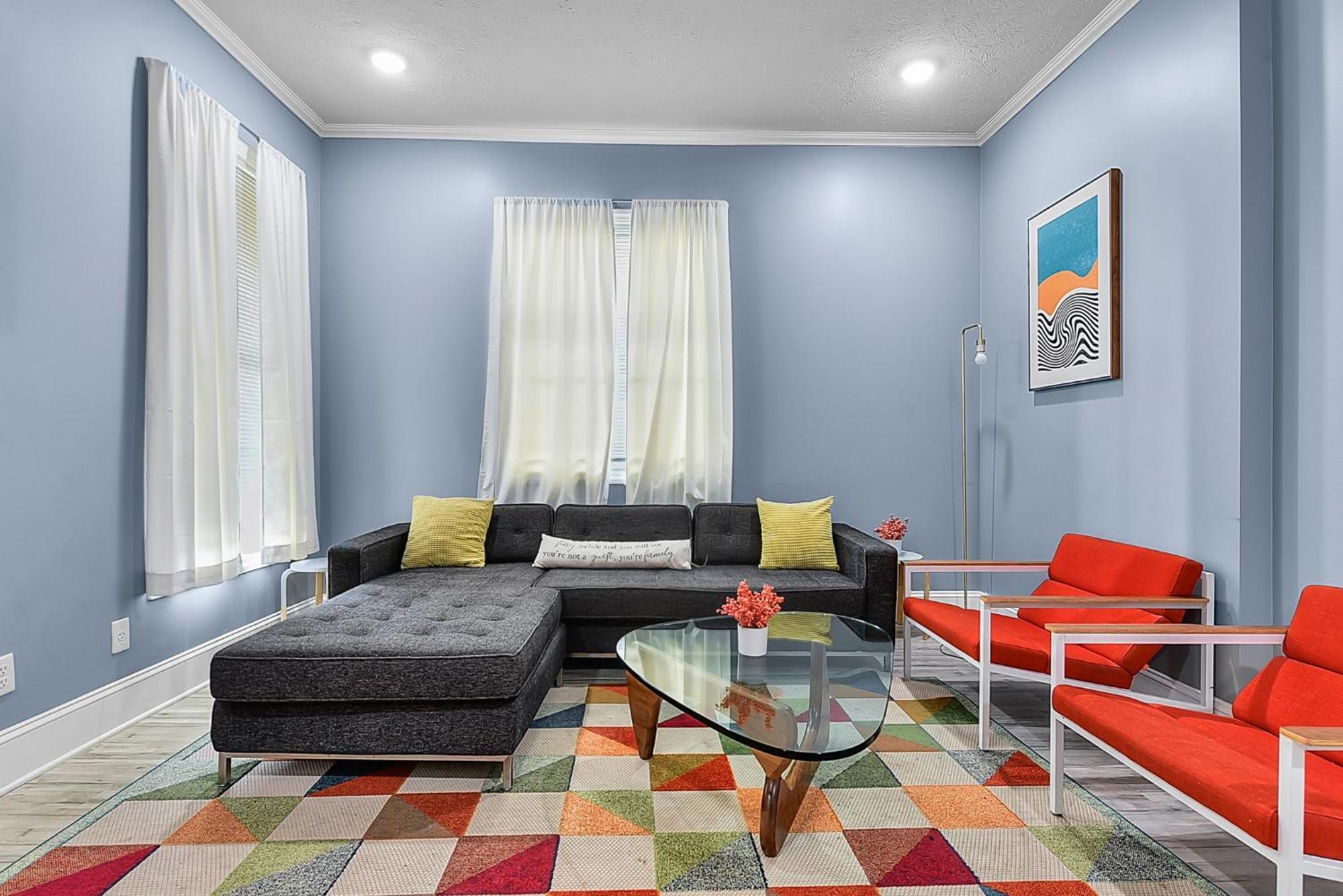 Modern Midtown 1b King Bed And Smart Tvs *