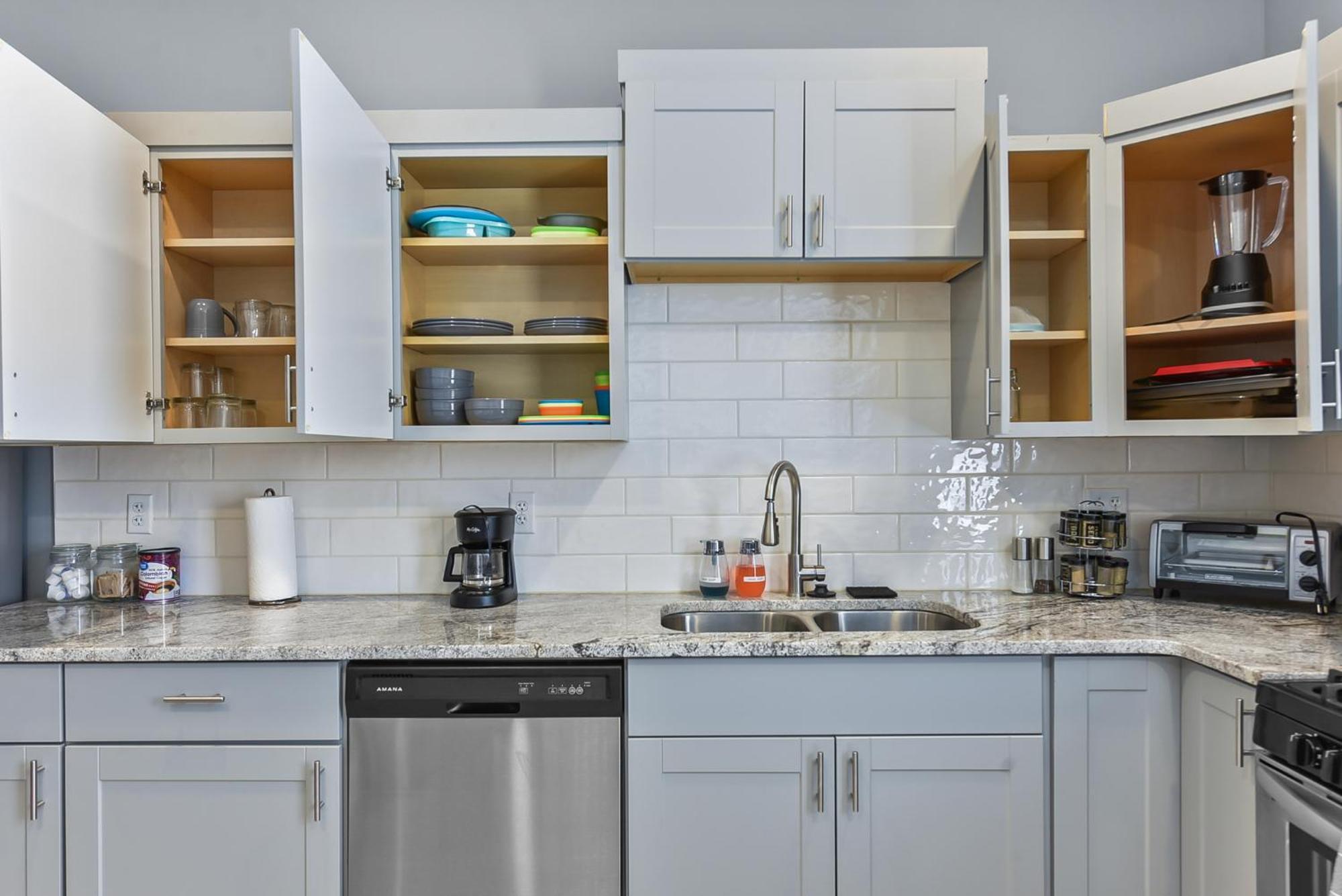 Modern Midtown 1b King Bed And Smart Tvs