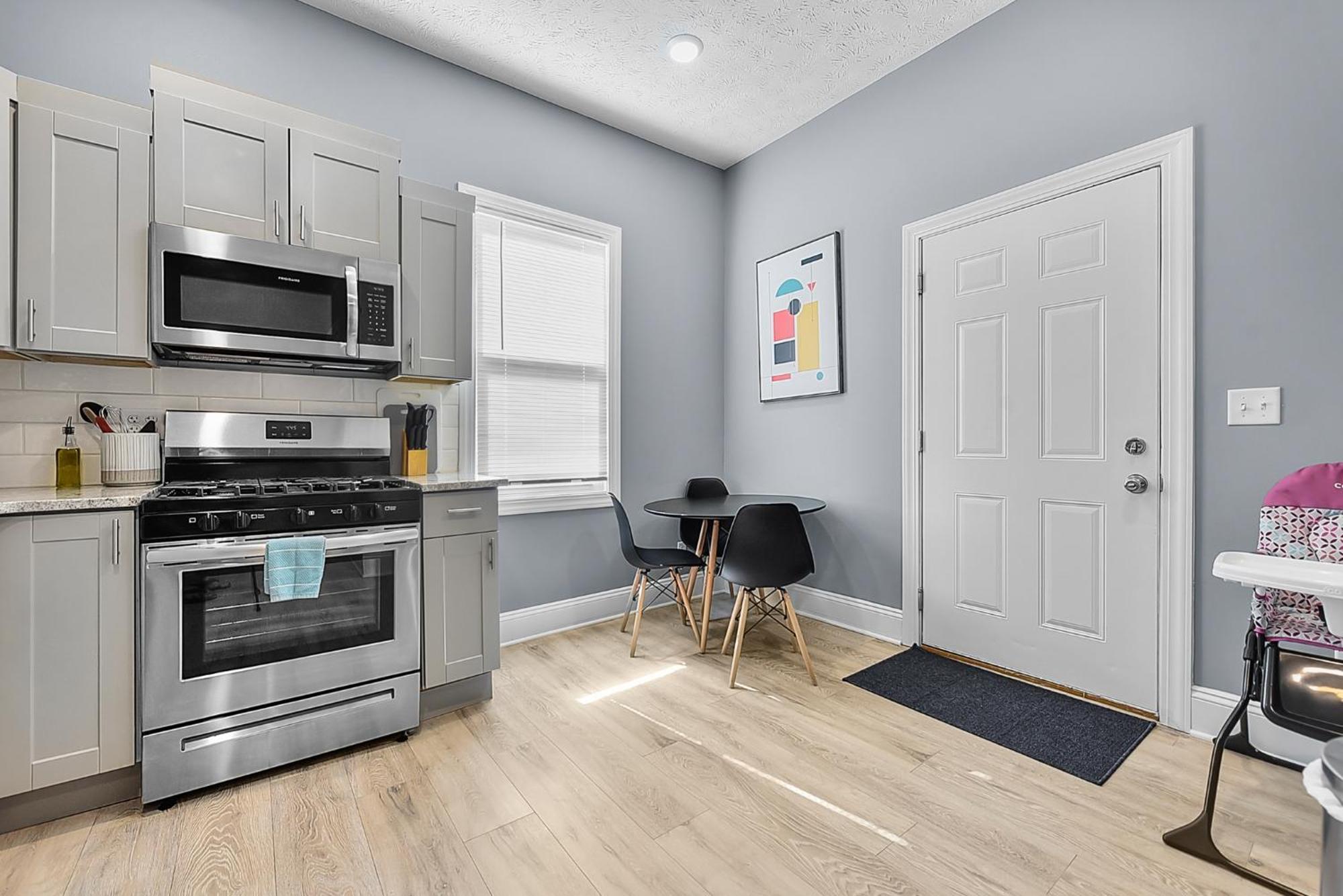 Apartment Modern Midtown 1b King Bed And Smart Tvs *