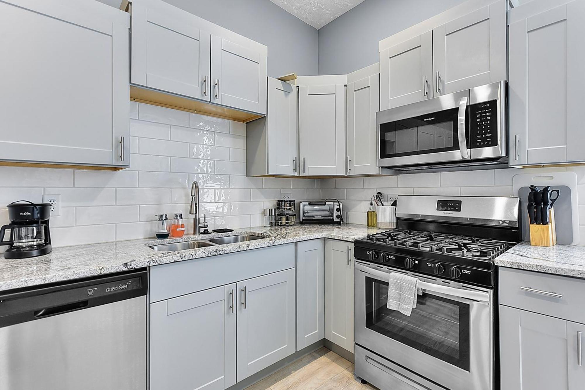 Modern Midtown 1b King Bed And Smart Tvs * Omaha