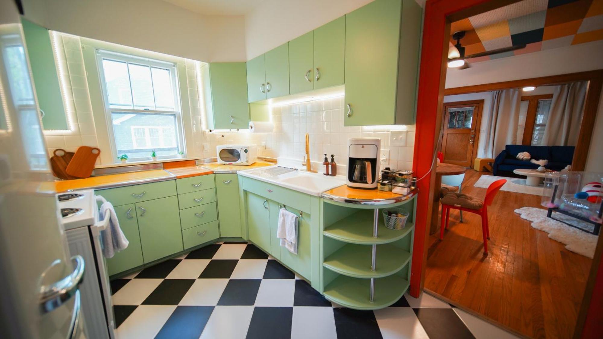 Stylish 2 Bed Retro Retreat *