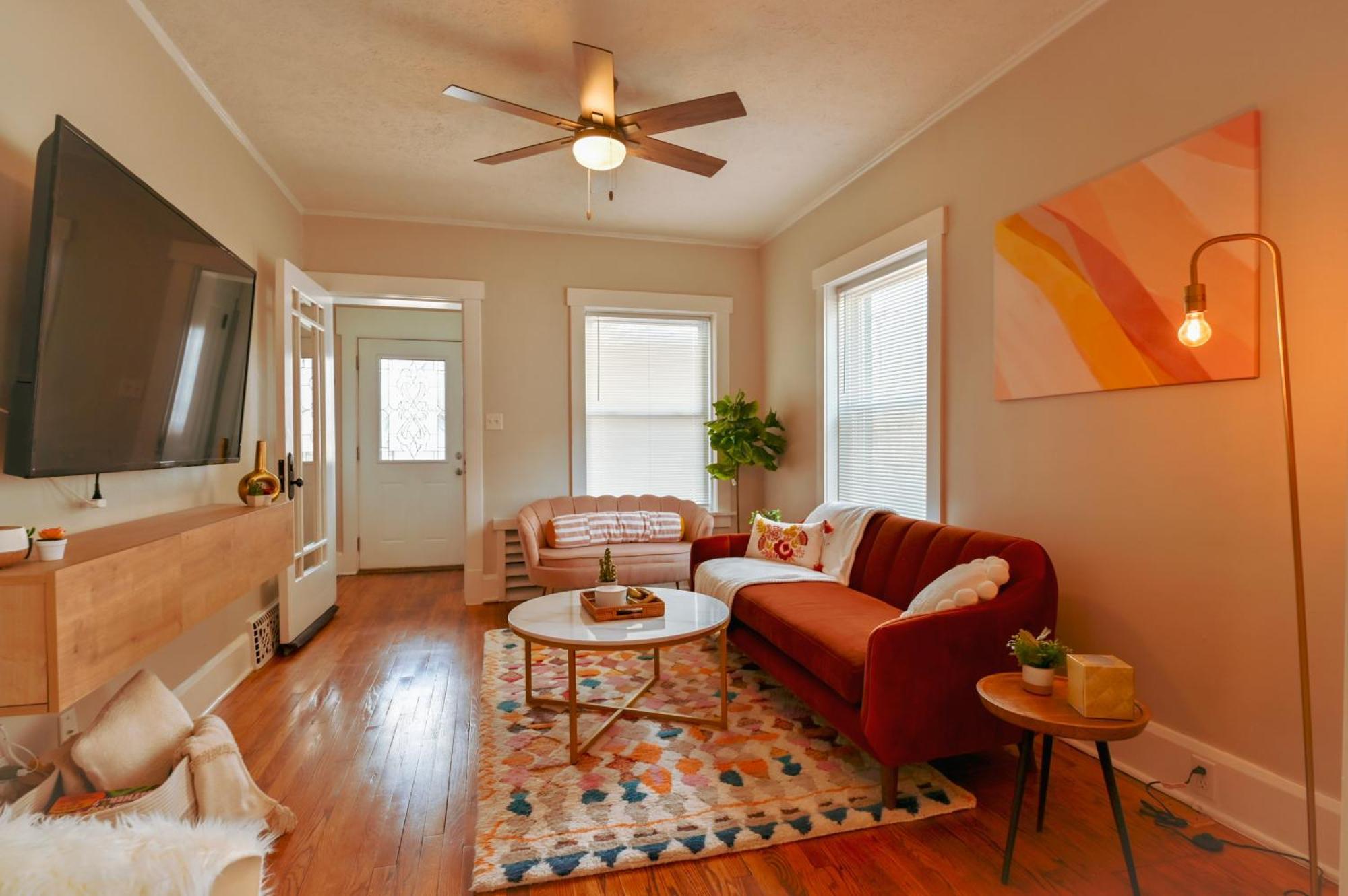 Little Italy Retreat Self-check-in, 2br, Smart Tv