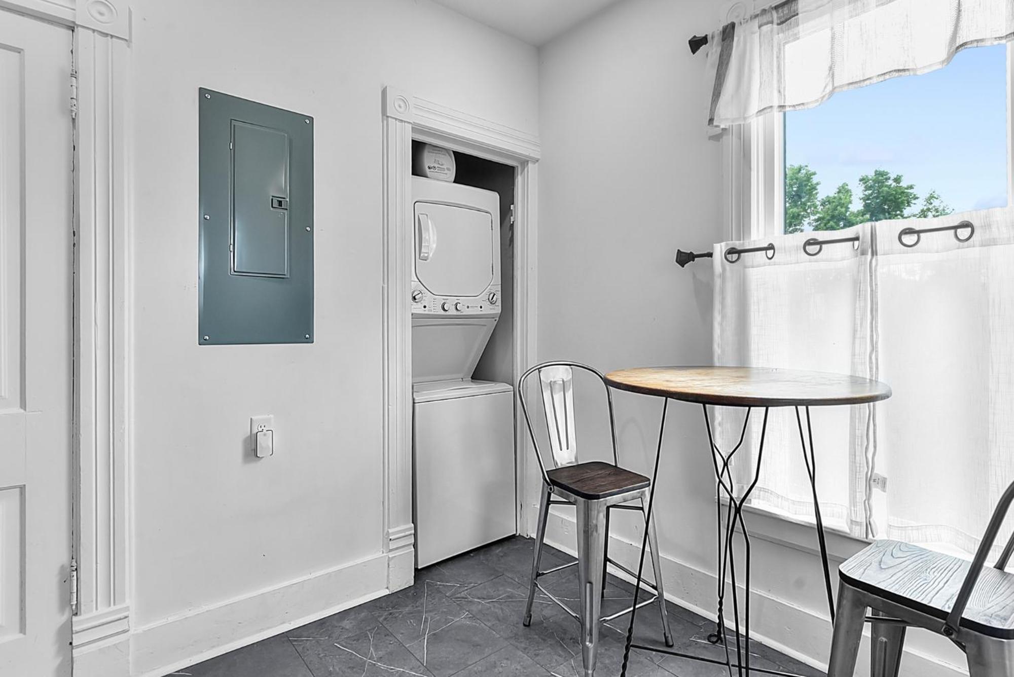 Apartment Beautiful Private 2b In Midtown Omaha