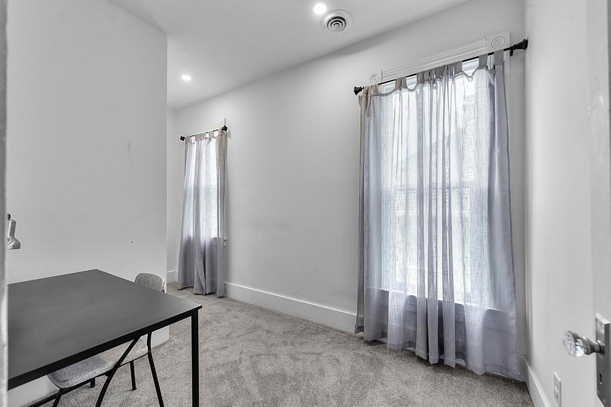 Beautiful Private 2b In Midtown Apartment *