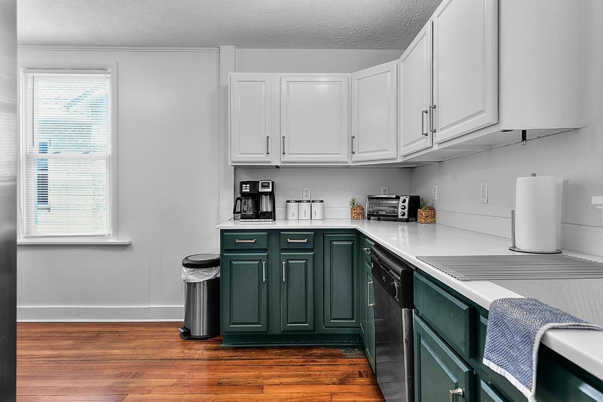Five Star Zoo With Full Kitchen And Self Check-in Omaha