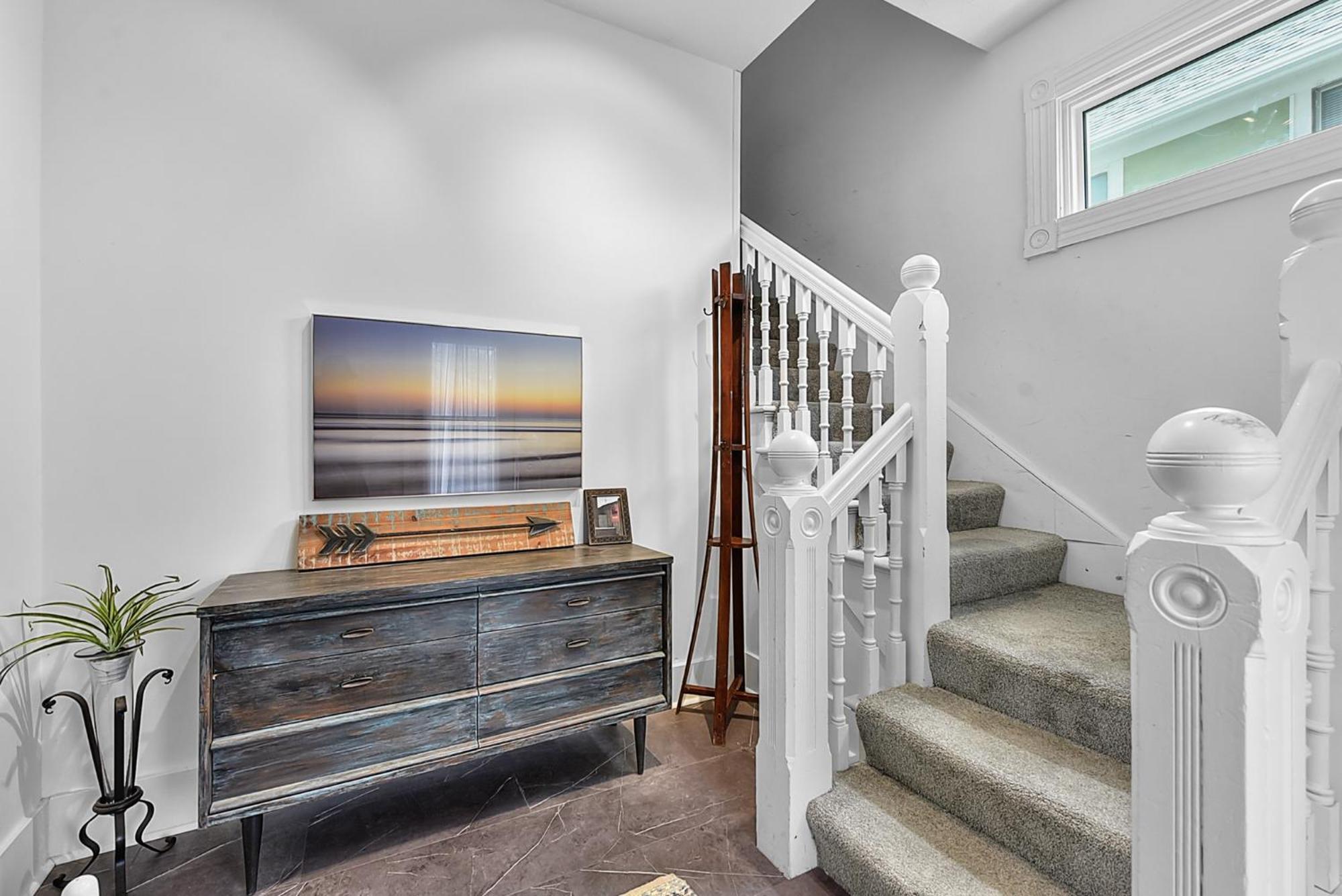 Beautiful Private 2b In Midtown Omaha