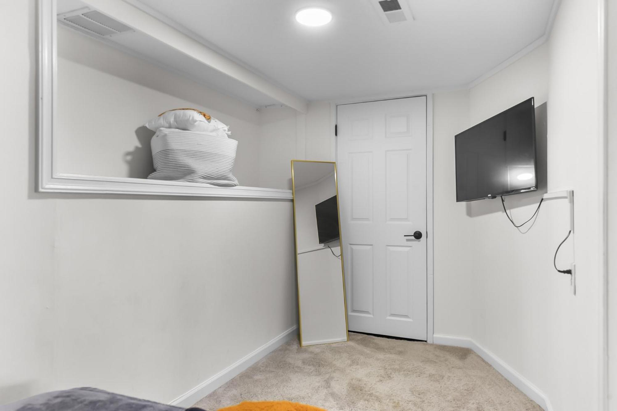Lovely Near Zoo With Self Check-in, Smart Tv