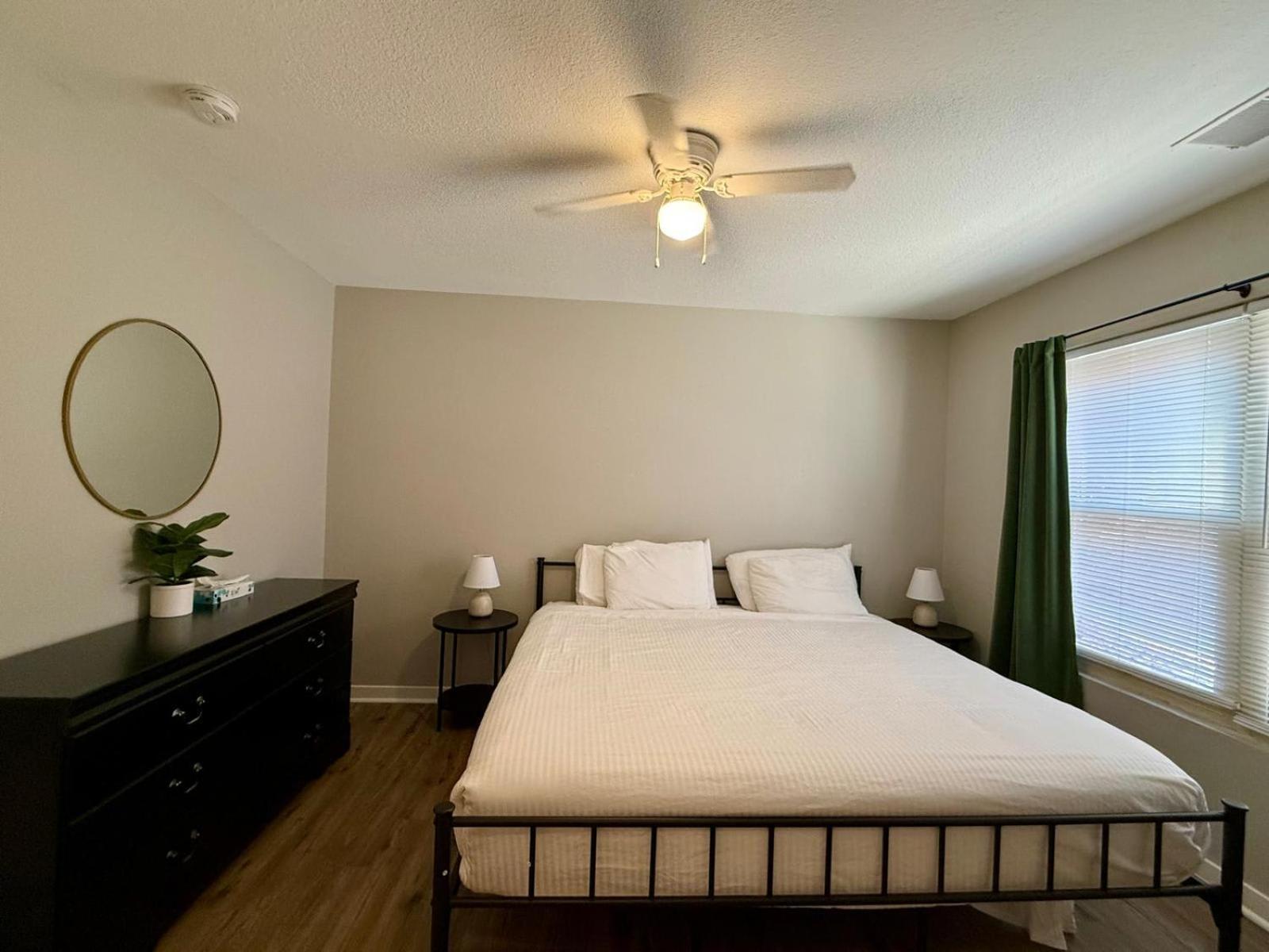 Apartment Cozy Aksarben Living-close To I-80 & Wfh Desk