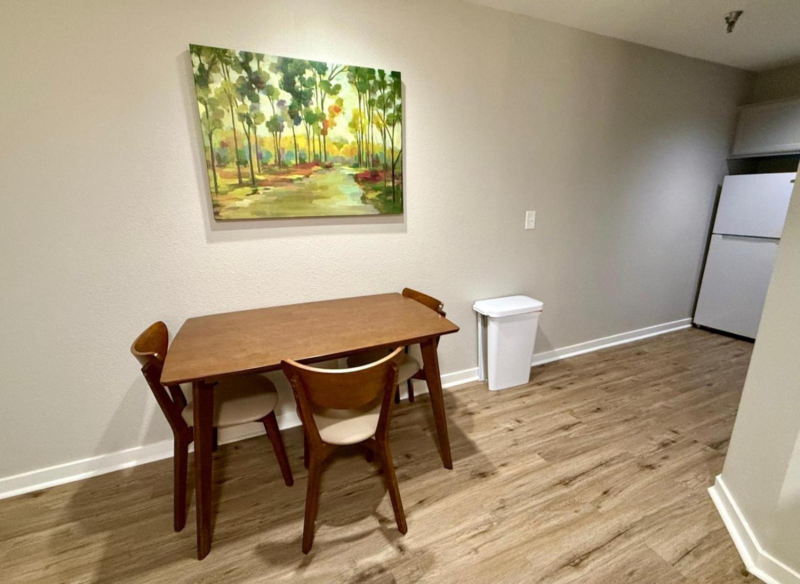 Cozy Aksarben Living-close To I-80 & Wfh Desk Omaha