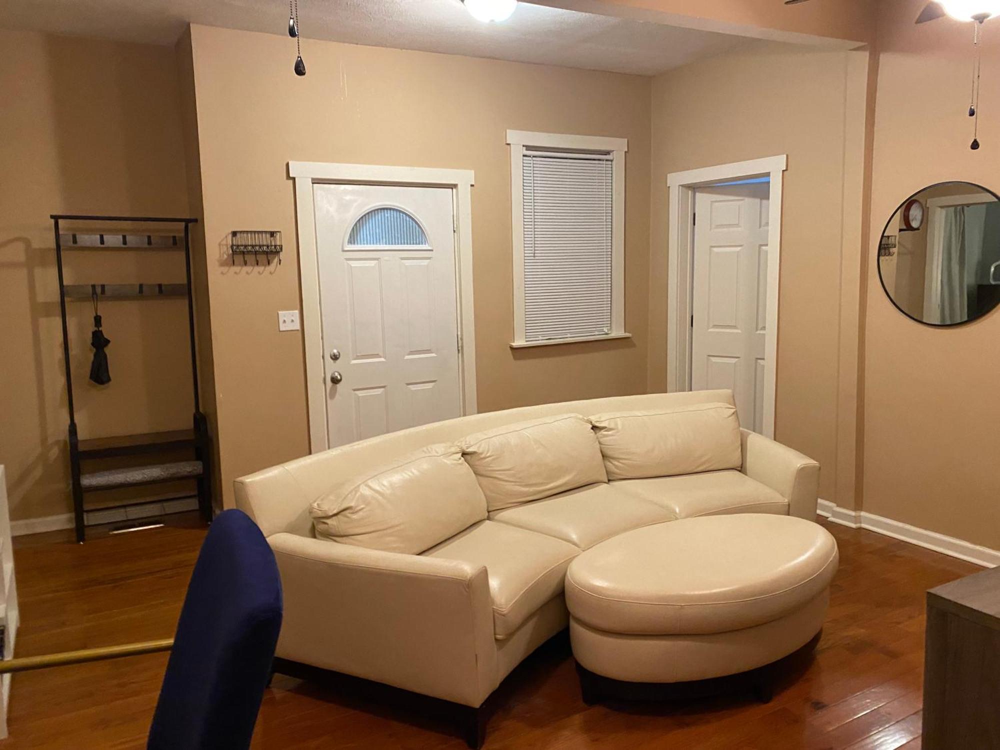 Converted Victorian 3bd With Backyard