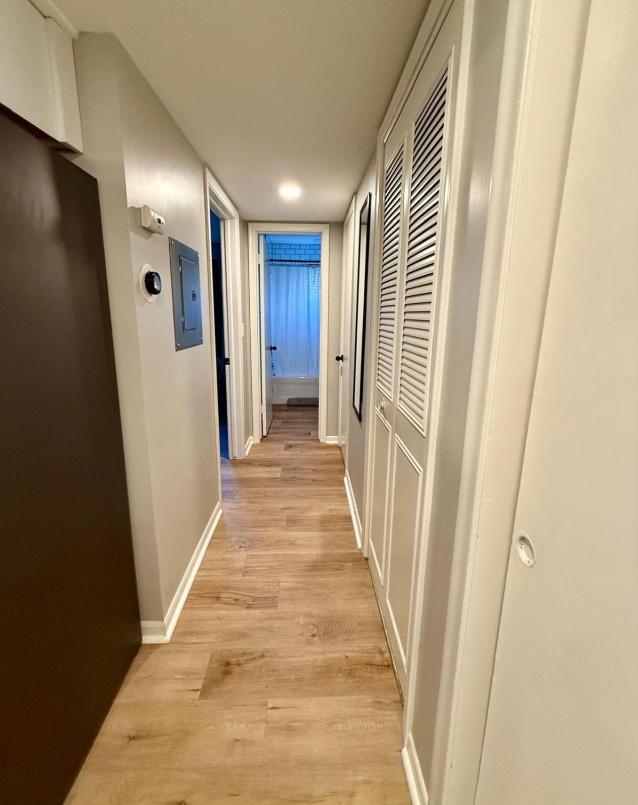 Modern King Bed With Washer & Dryer * Omaha