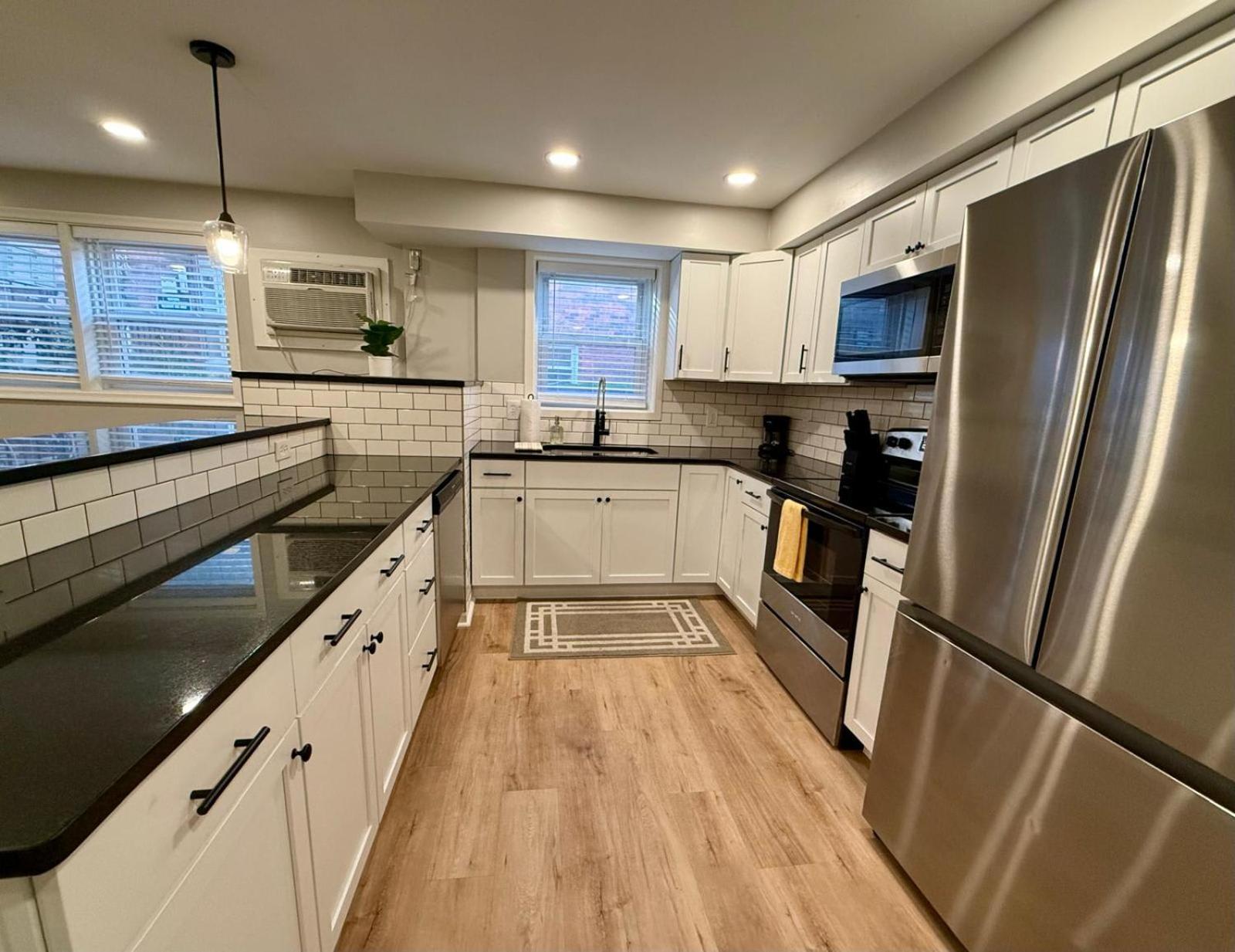 Apartment Modern King Bed With Washer & Dryer Omaha