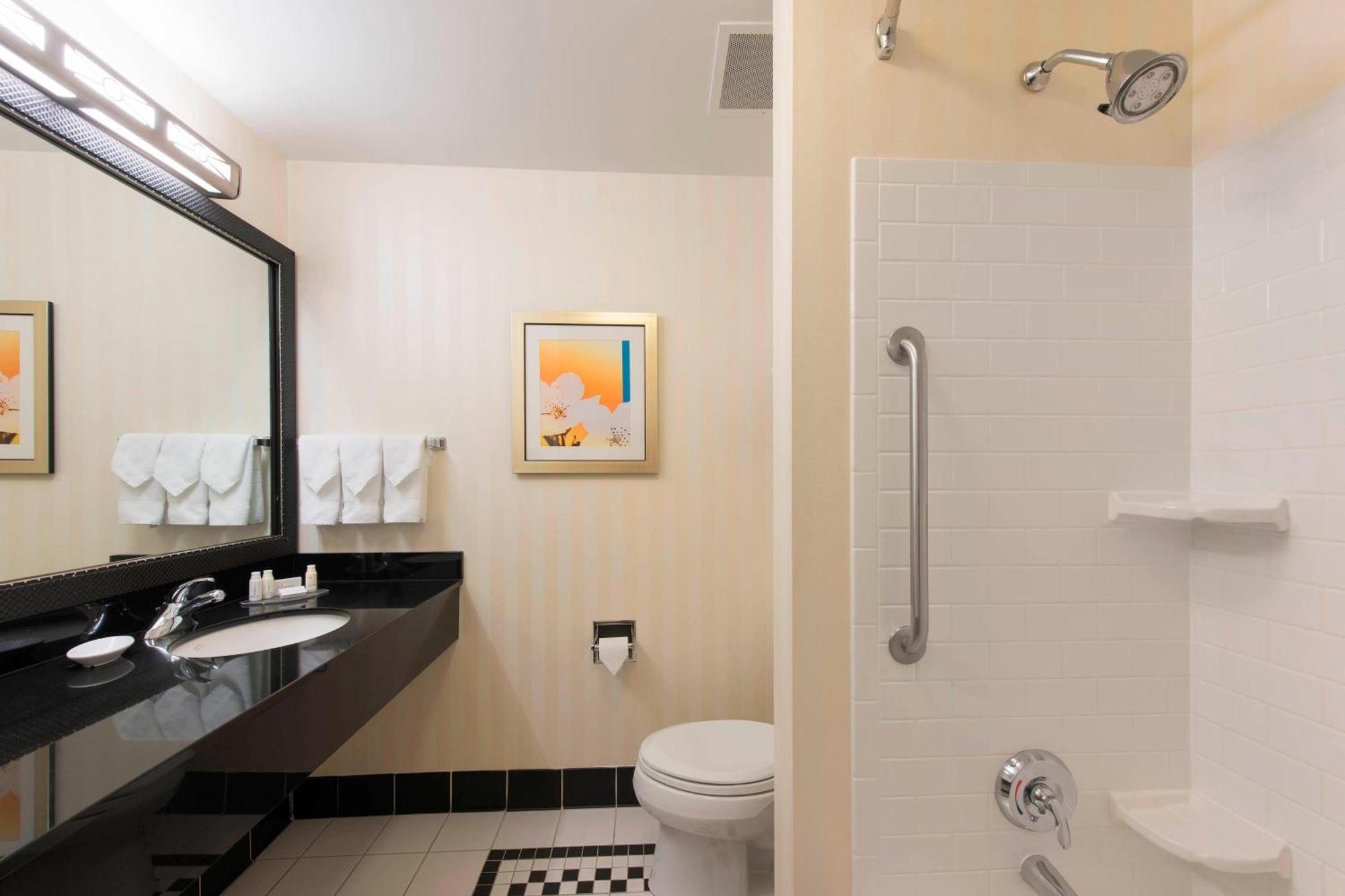 Fairfield & By Marriott Downtown Hotel Omaha