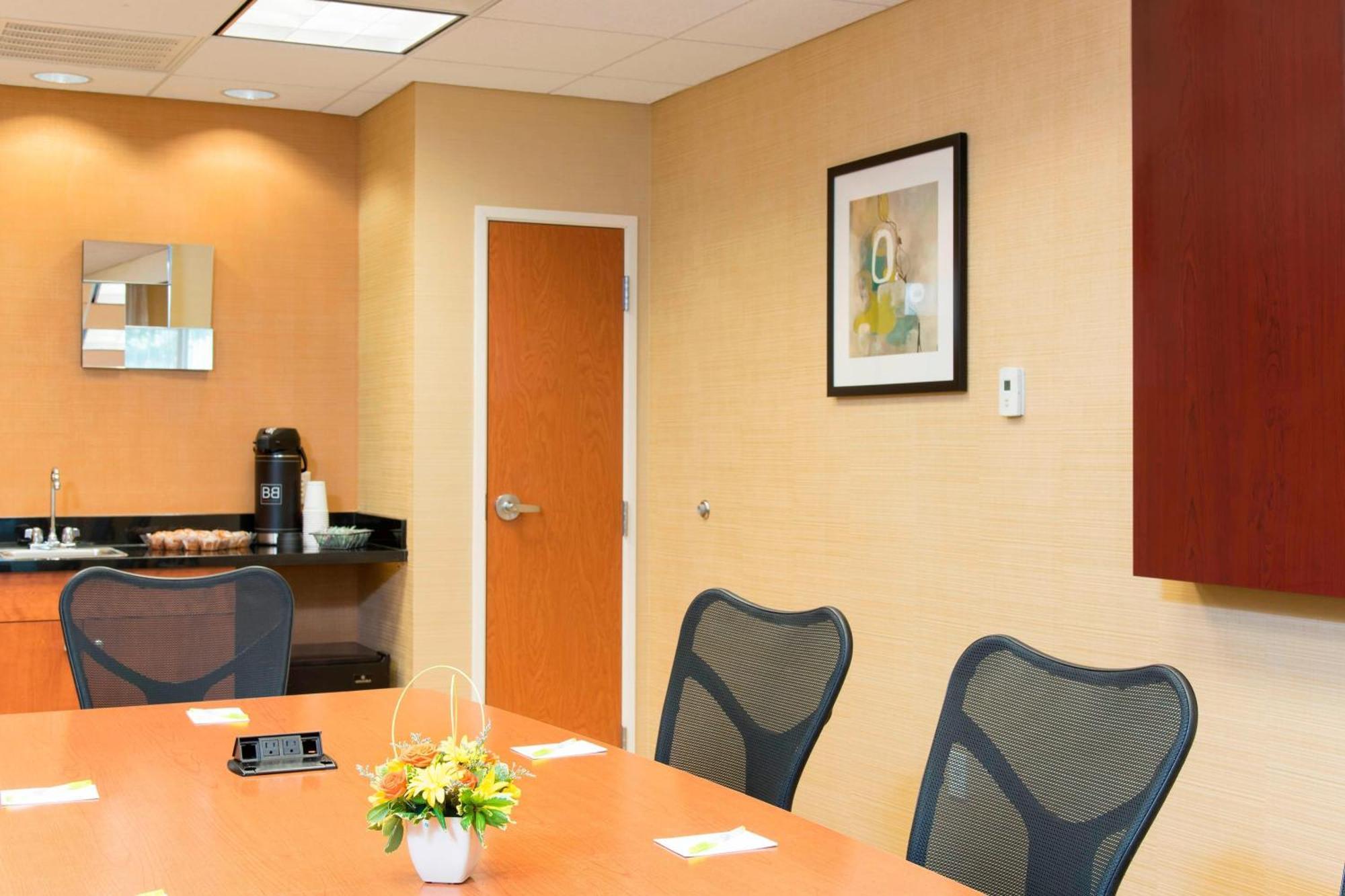 Hotel Fairfield & By Marriott Downtown Omaha