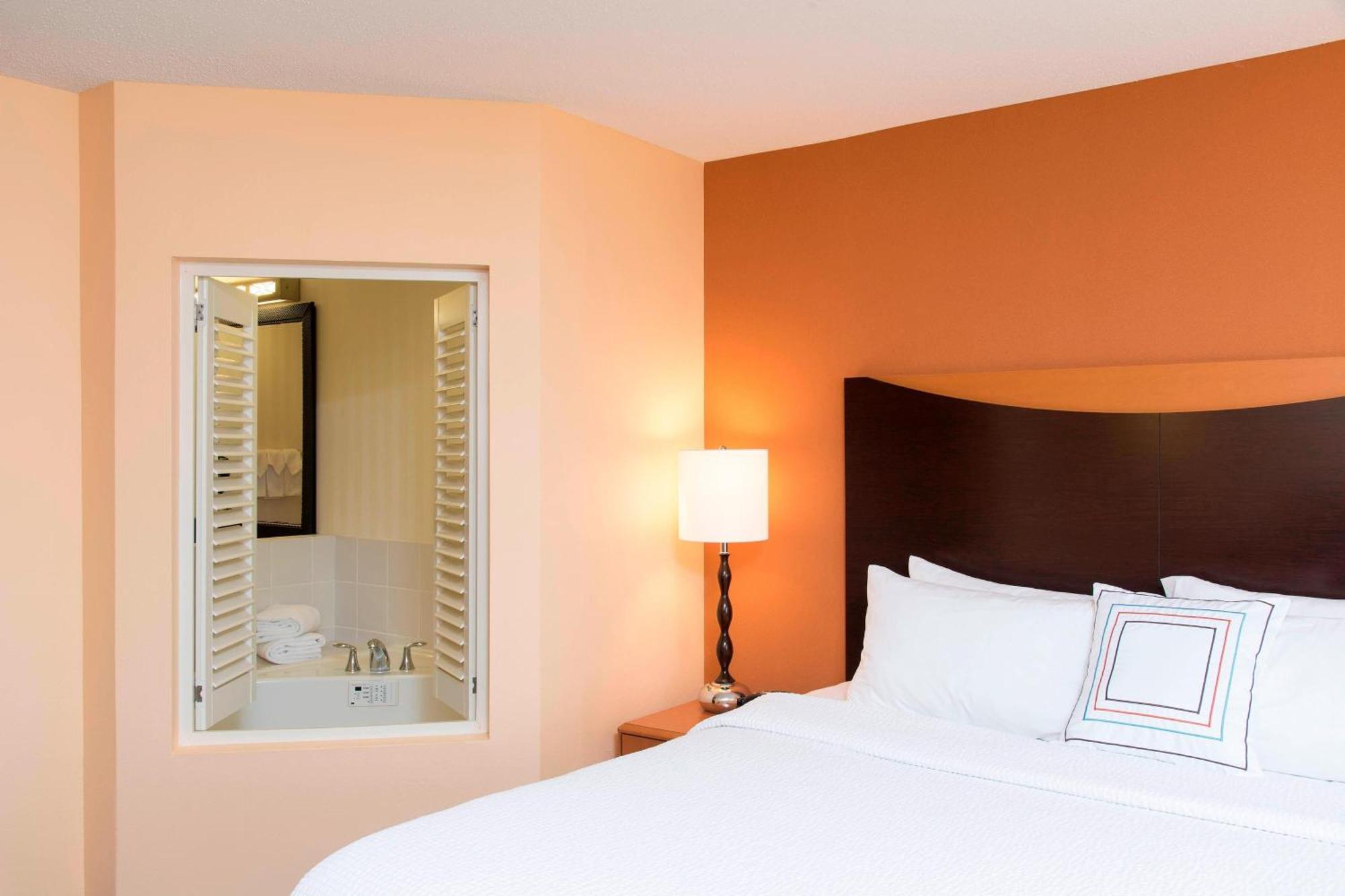 Fairfield & By Marriott Downtown Hotel Omaha