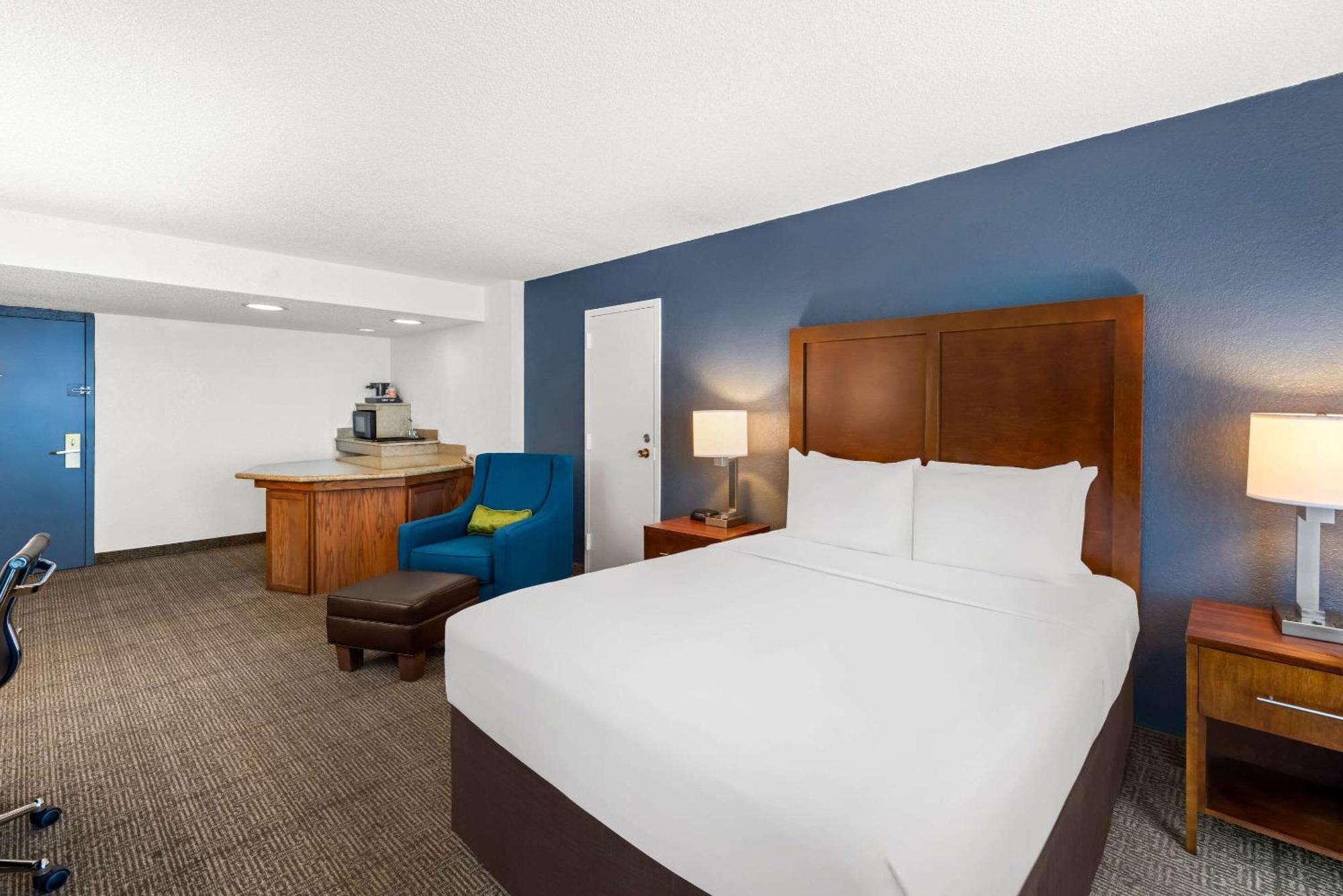 Hotel Comfort & 3*