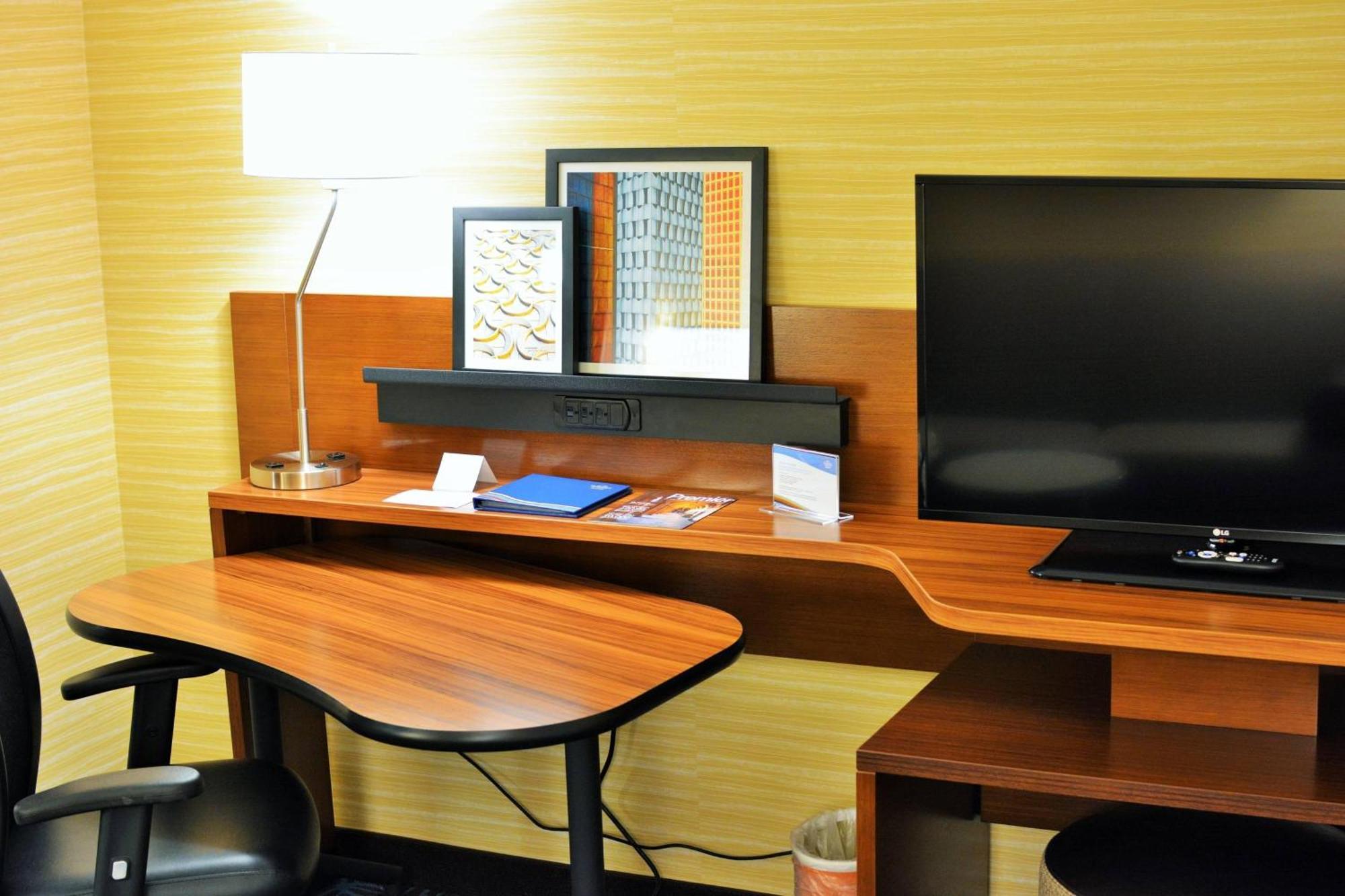 Hotel Fairfield & By Marriott Northwest 3*