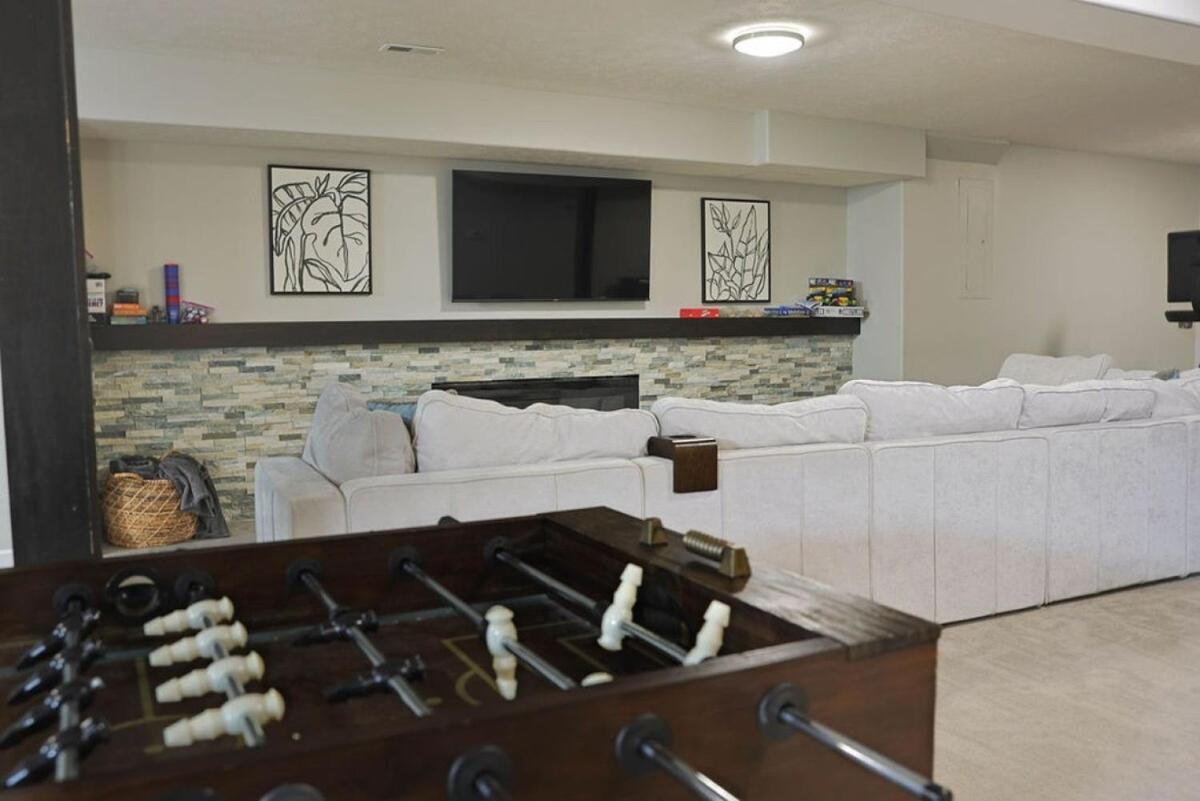 Holiday home Golf Oasis Sleeps 22! Hot Tub Firepit Gym Pool Omaha