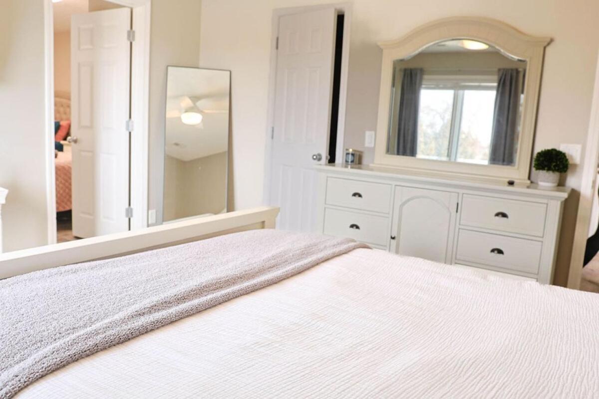 Golf Oasis Sleeps 22! Hot Tub Firepit Gym Pool