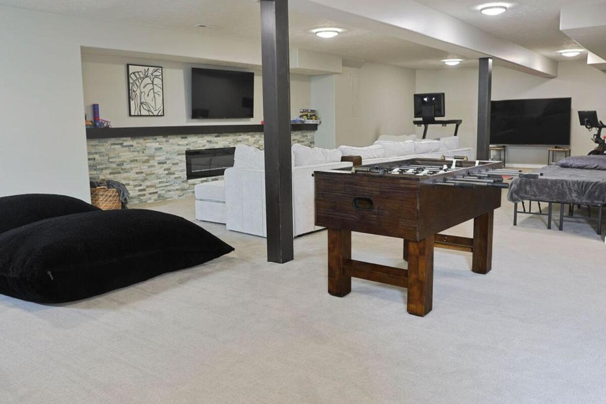 Holiday home Golf Oasis Sleeps 22! Hot Tub Firepit Gym Pool *