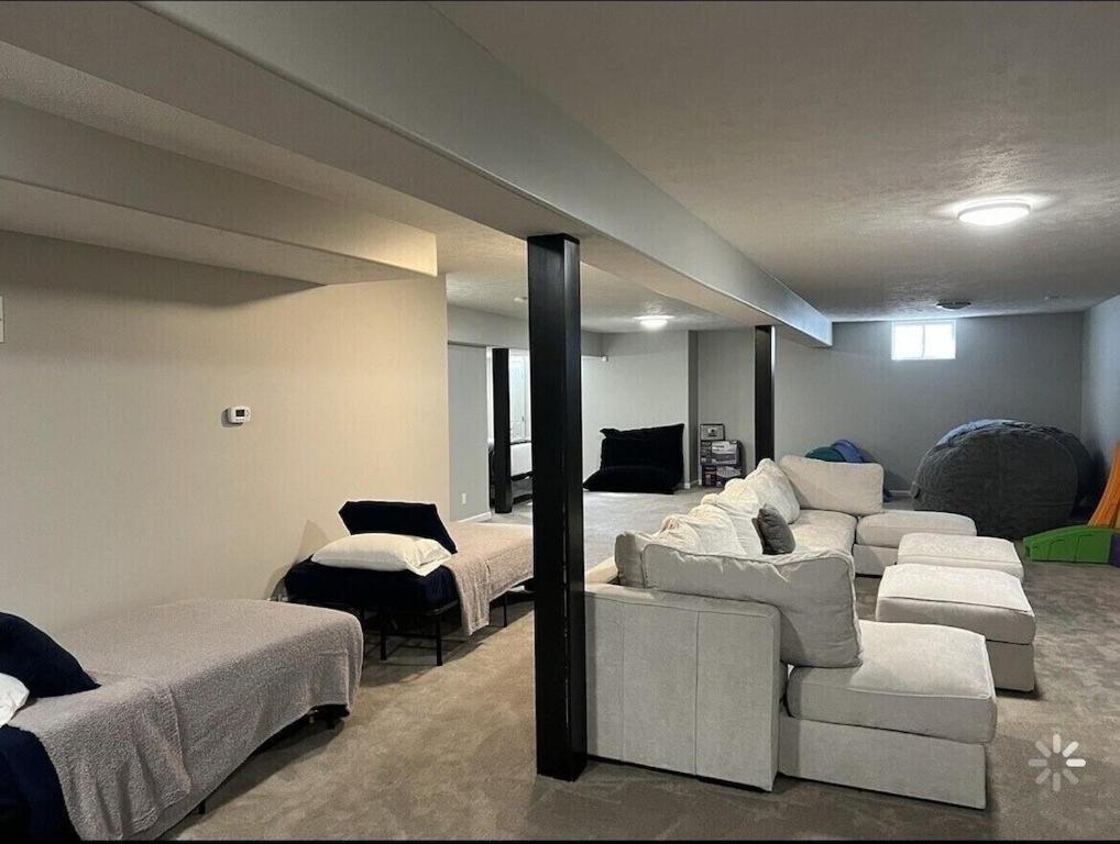 Holiday home Golf Oasis Sleeps 22! Hot Tub Firepit Gym Pool Omaha