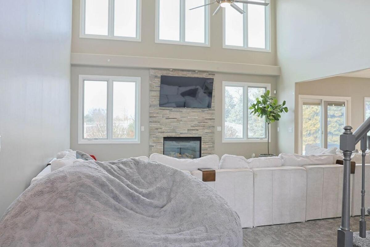 Holiday home Golf Oasis Sleeps 22! Hot Tub Firepit Gym Pool