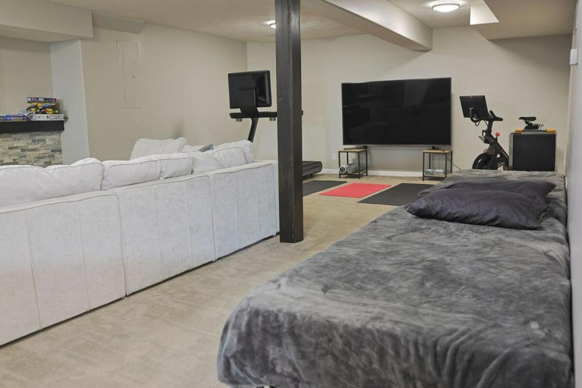 Holiday home Golf Oasis Sleeps 22! Hot Tub Firepit Gym Pool
