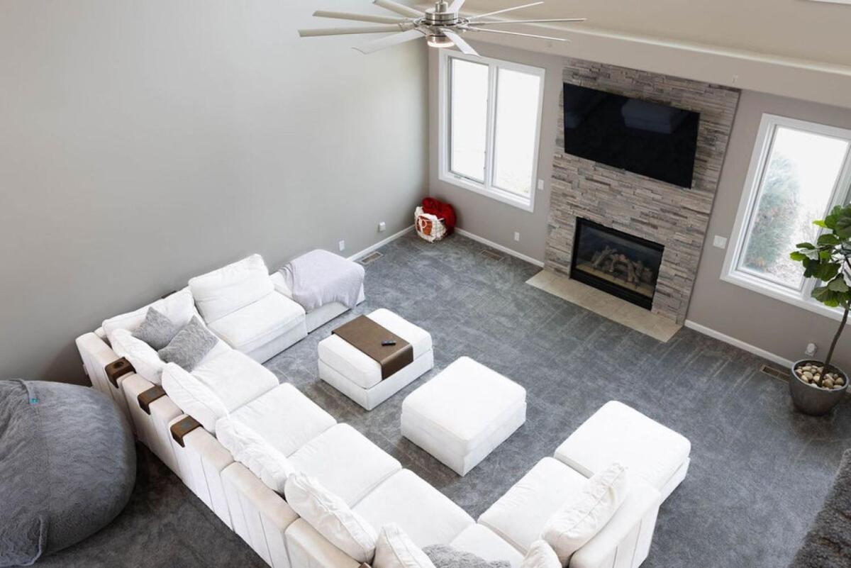 Golf Oasis Sleeps 22! Hot Tub Firepit Gym Pool Holiday home *
