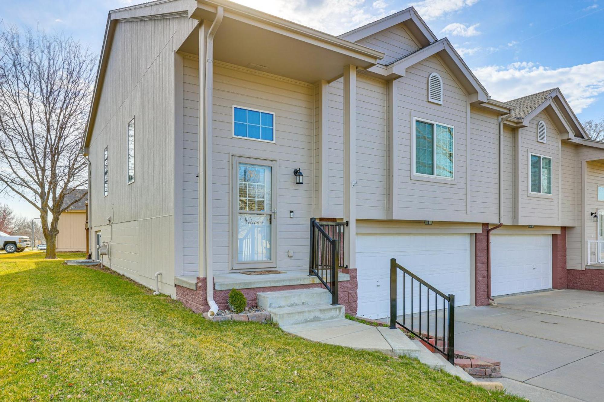 Apartment Updated - 15 Miles To Downtown! *