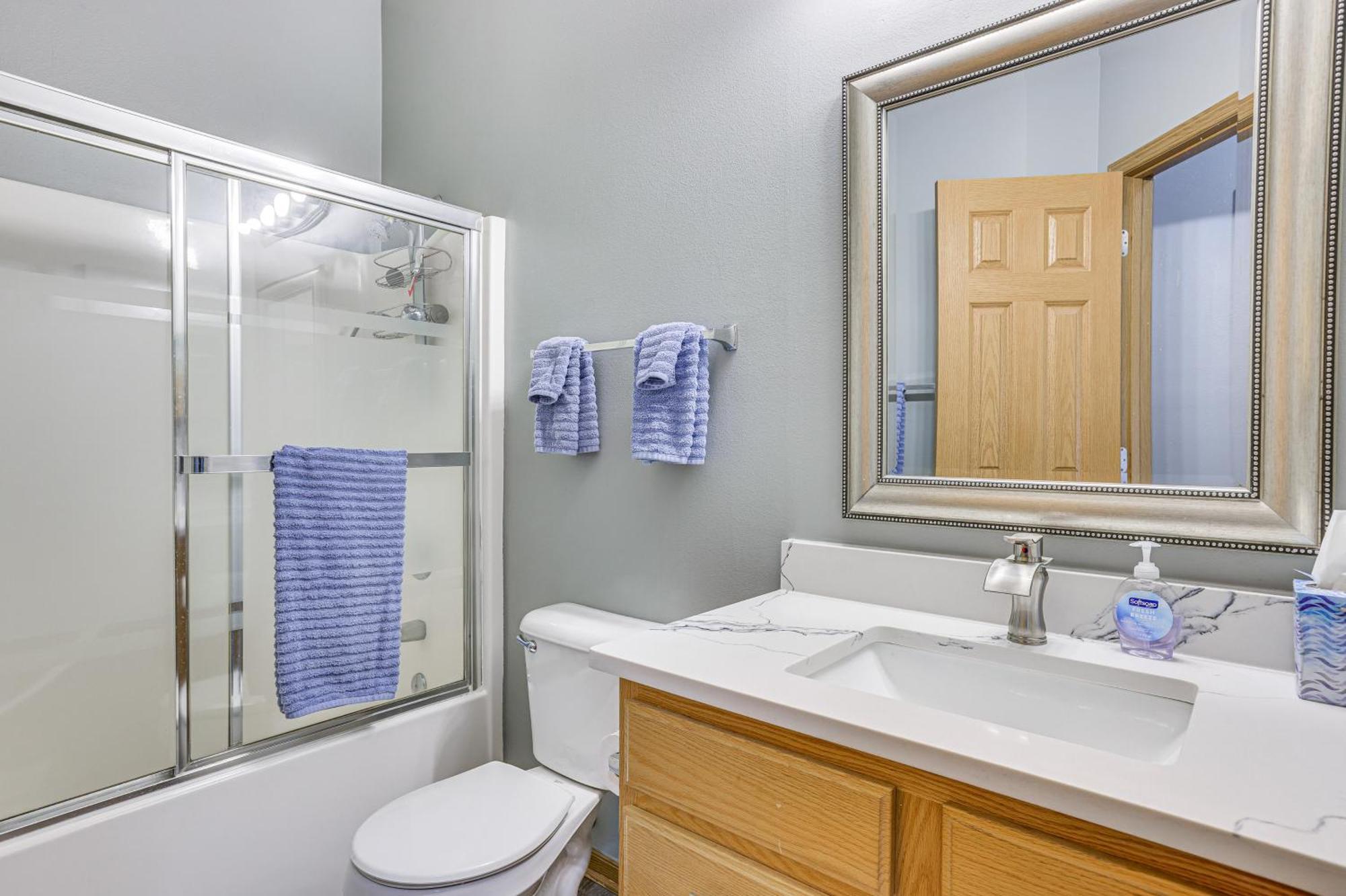 Apartment Updated - 15 Miles To Downtown! *