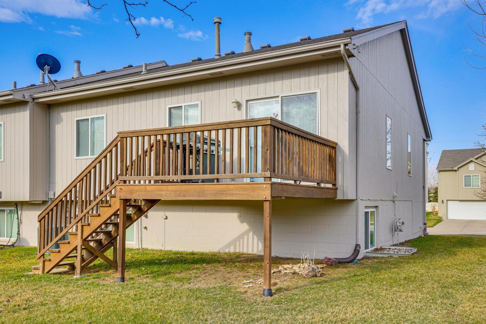 Apartment Updated - 15 Miles To Downtown!