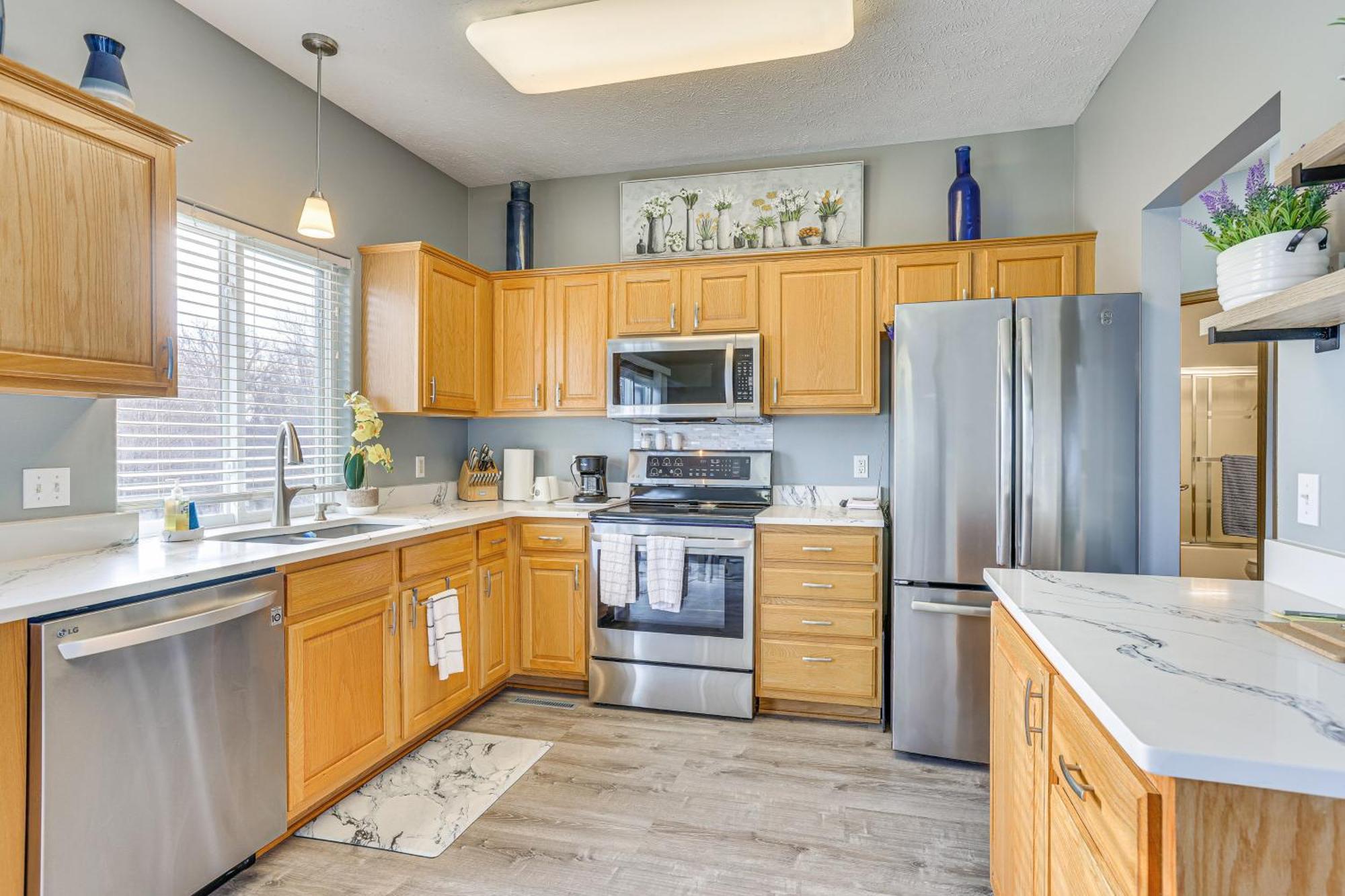 Apartment Updated - 15 Miles To Downtown! *