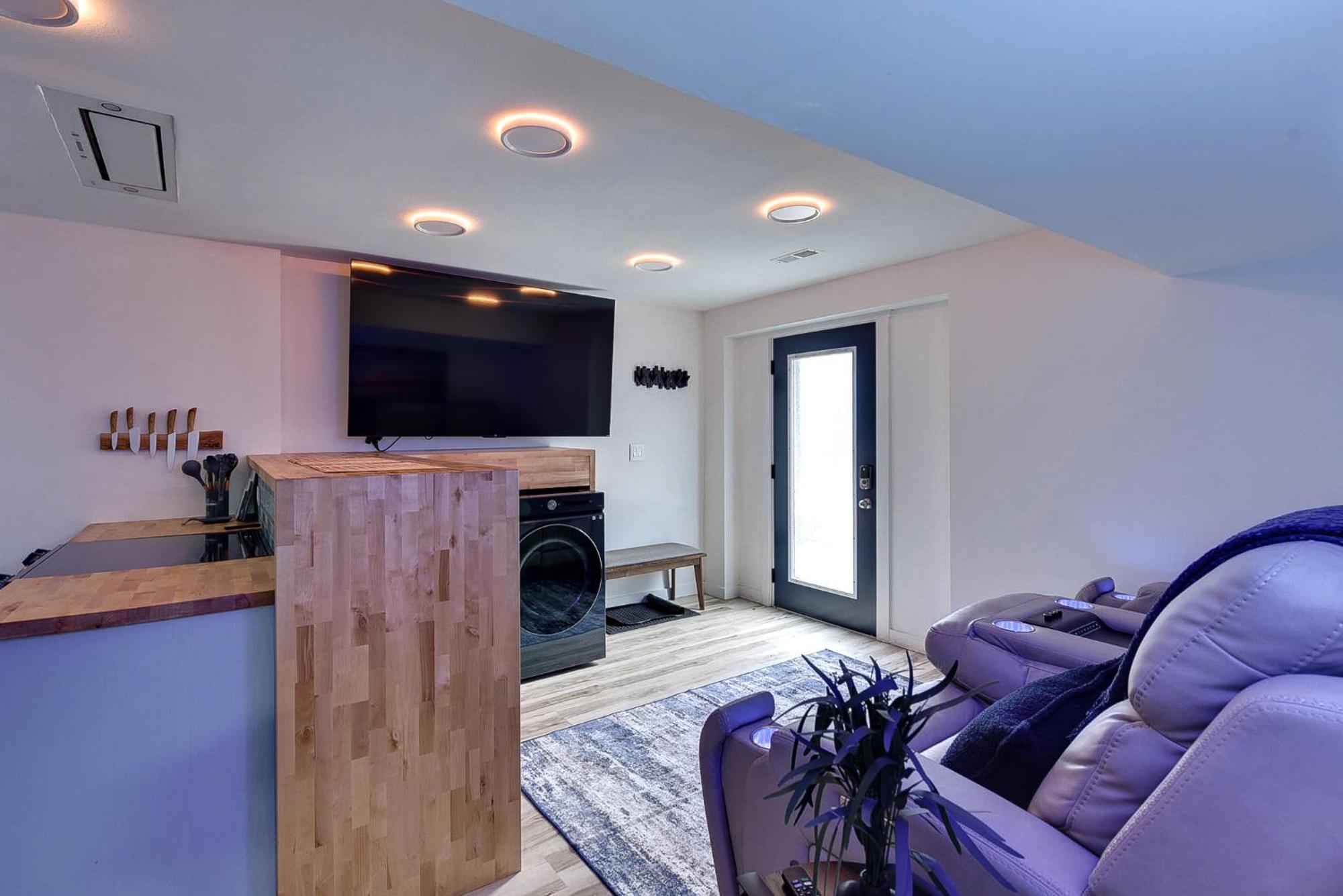Modern Chic Retreat Luxe Comfort And Style Holiday home *