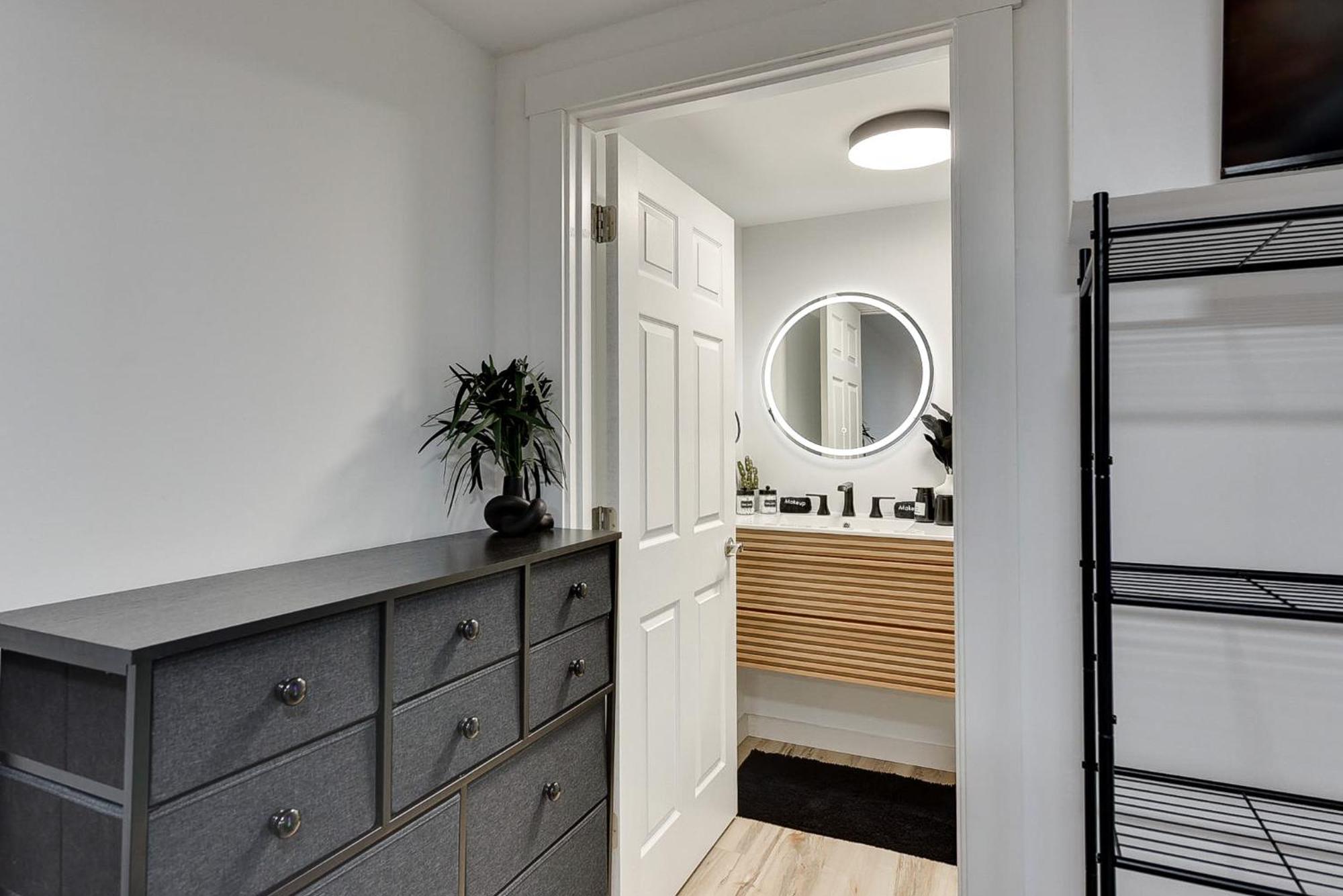 Modern Chic Retreat Luxe Comfort And Style Holiday home Omaha
